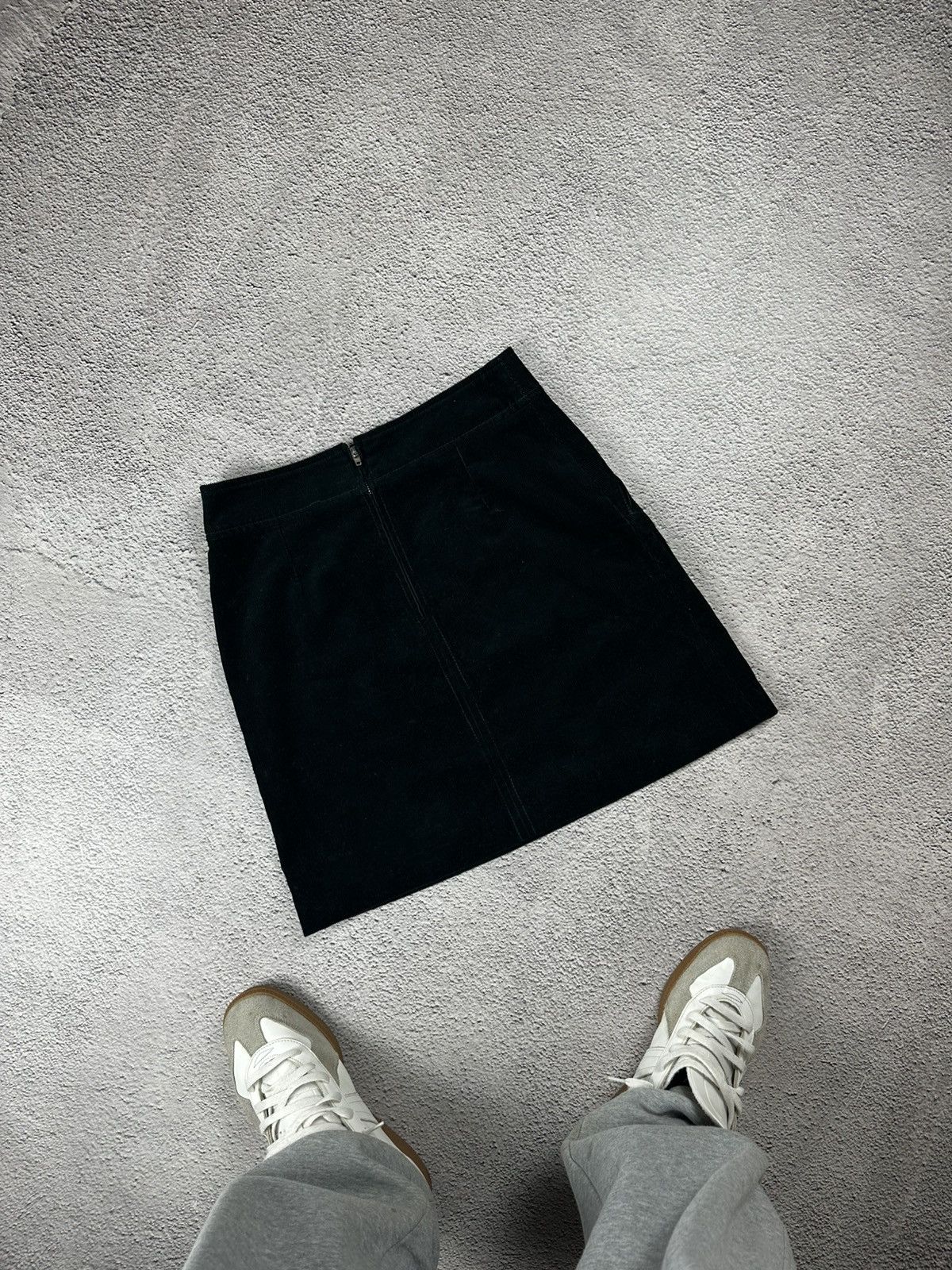 A.P.C. Vintage A.P.C Corduroy Velvet Skirt Old Money Style Classic Size 27" / US 4 / IT 40 - 2 Thumbnail