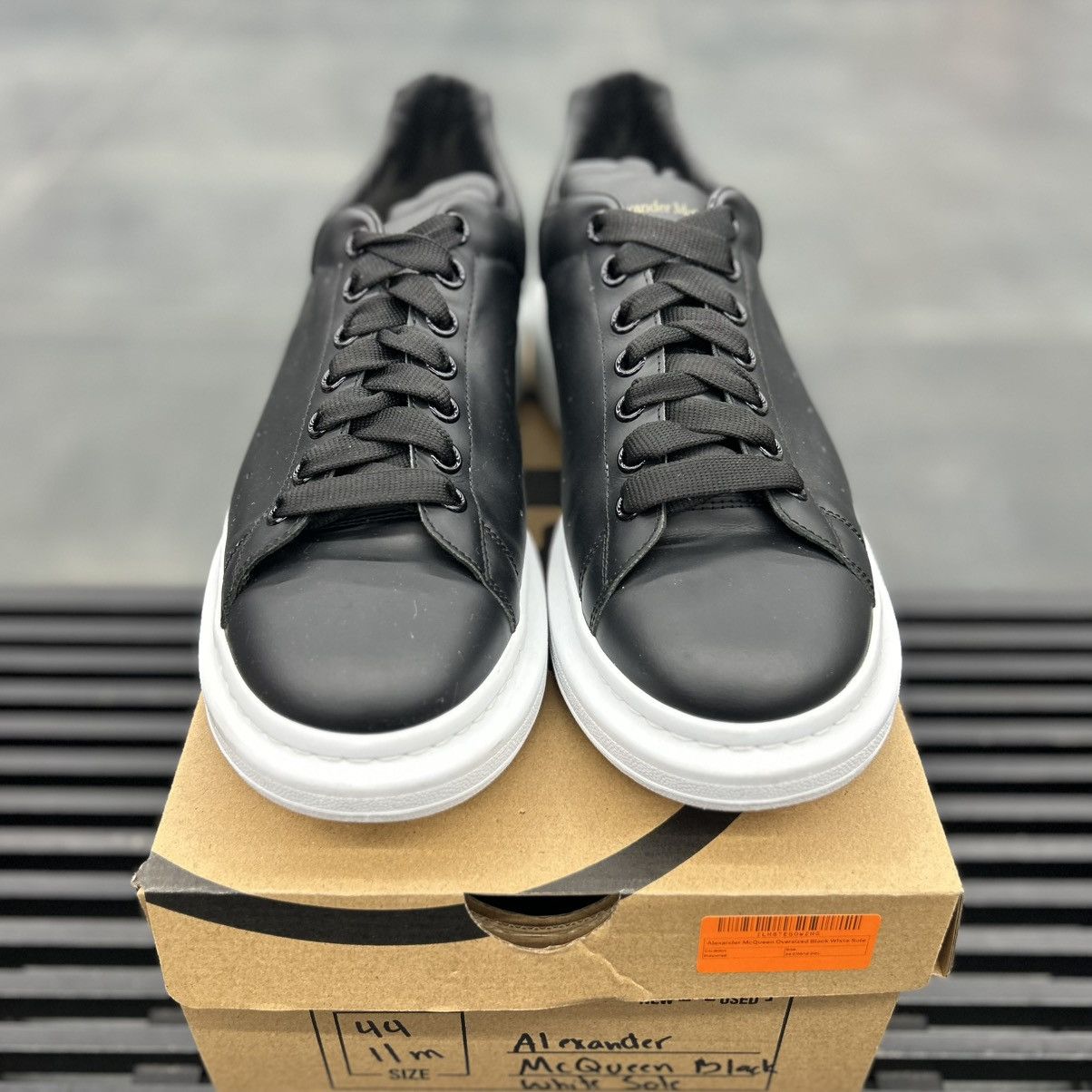 ILH8 Alexander McQueen Oversized Black White Sole