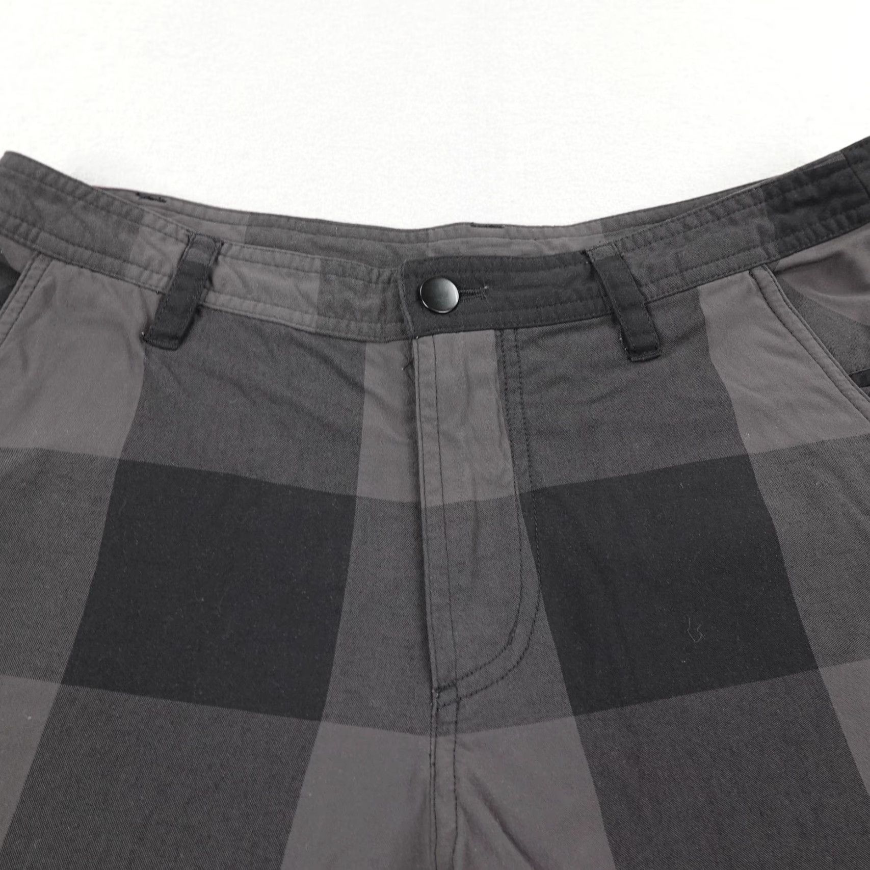 Lululemon Lululemon Shorts Mens 34 Gray Black Plaid Chino Lightweight Casual Golf Summer Breathable Pockets Flat Front Zip Logo Size US 34 / EU 50 - 2 Thumbnail