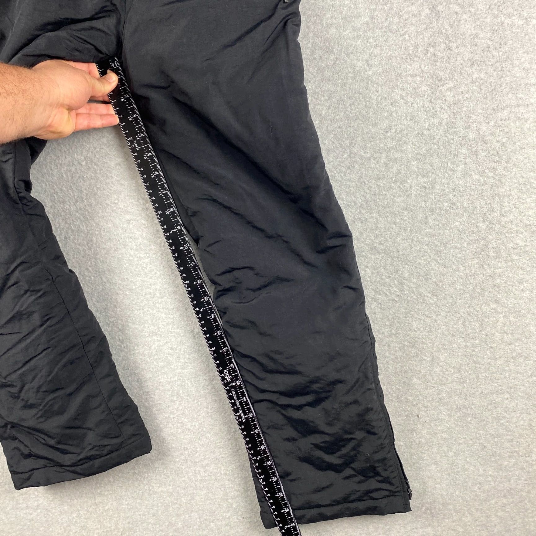 Vintage FERA Snow Pants Womens 4 Black Zip Ankle Insulated Winter Performance Pants Size 42" / US 20 - 7 Thumbnail