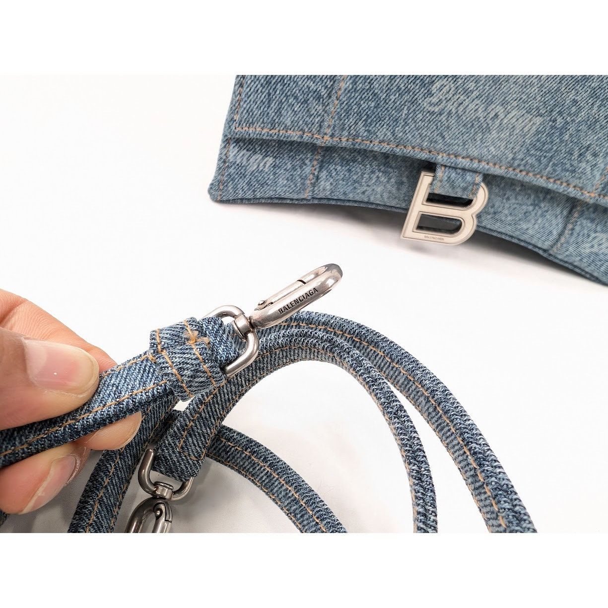 Balenciaga o1rshd1 Size:OS / All Over Denim Hourglass Top Hand Bag Blue Size ONE SIZE - 16 Thumbnail
