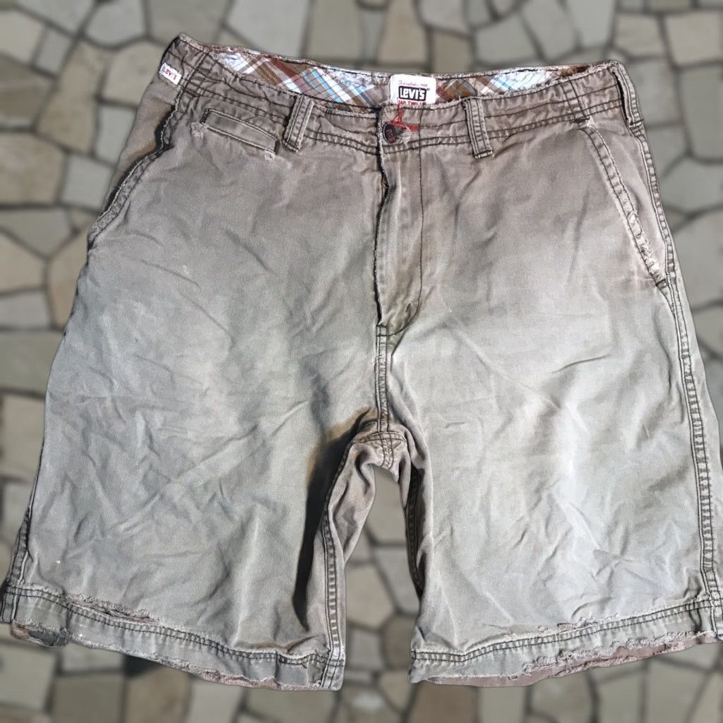 Levi's Levi's Shorts Bermuda Brown Tab Distressed 32 Mens Regular Casual 90s Vintage Style Distressed Size US 32 / EU 48 - 1 Thumbnail
