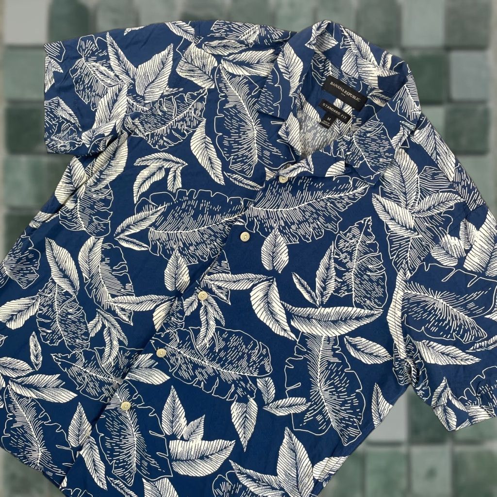 Banana Republic Banana Republic Hawaiian Camp Shirt Men Medium Blue Floral Loop Collar Aloha Size US M / EU 48-50 / 2 - 1 Thumbnail