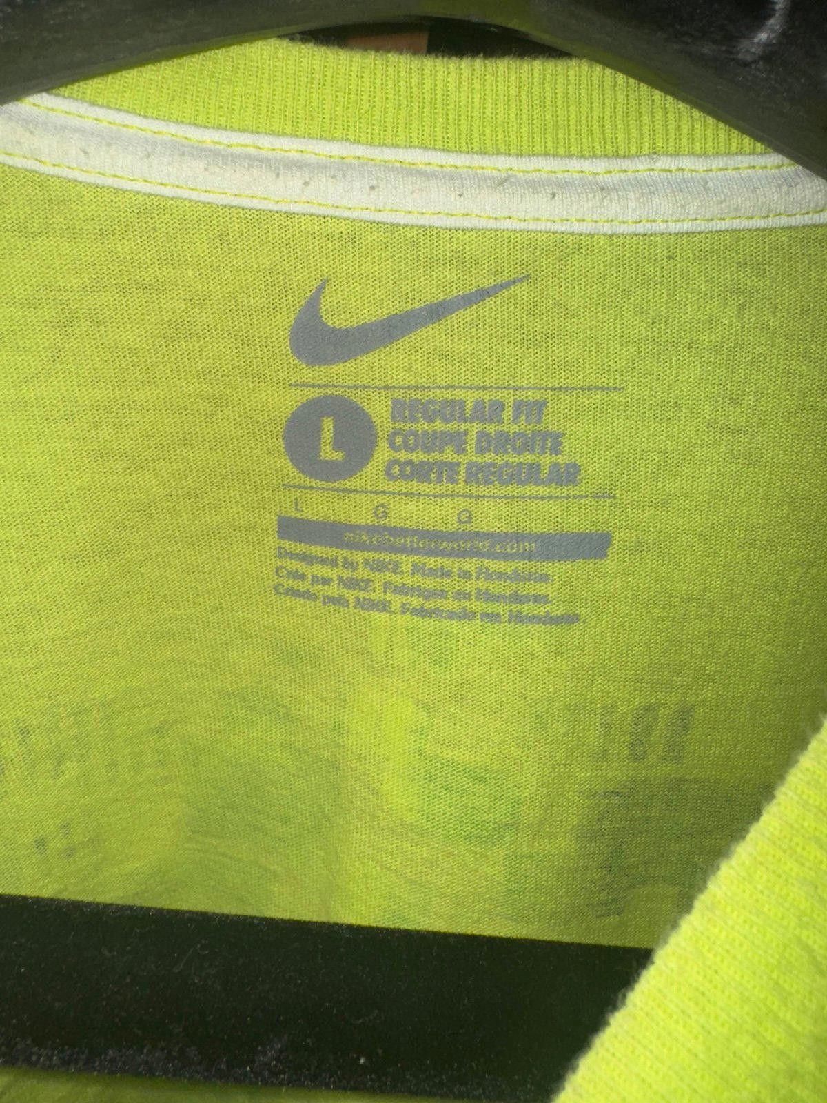 Nike Nike DriFit Back Hit Lime Green T-Shirt Rare Sz L Mens Size US L / EU 52-54 / 3 - 4 Thumbnail