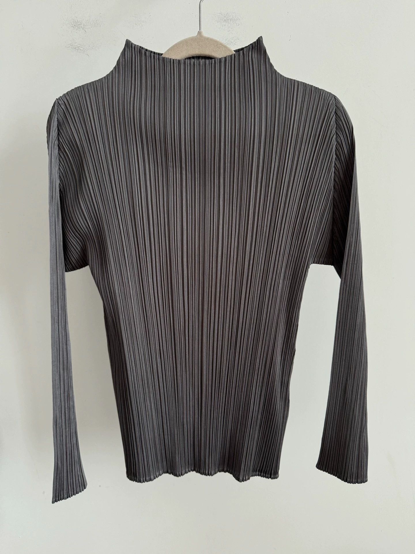 Issey Miyake issey miyake Grey pleated long sleeved shirt Size US S / EU 44-46 / 1 - 1 Thumbnail