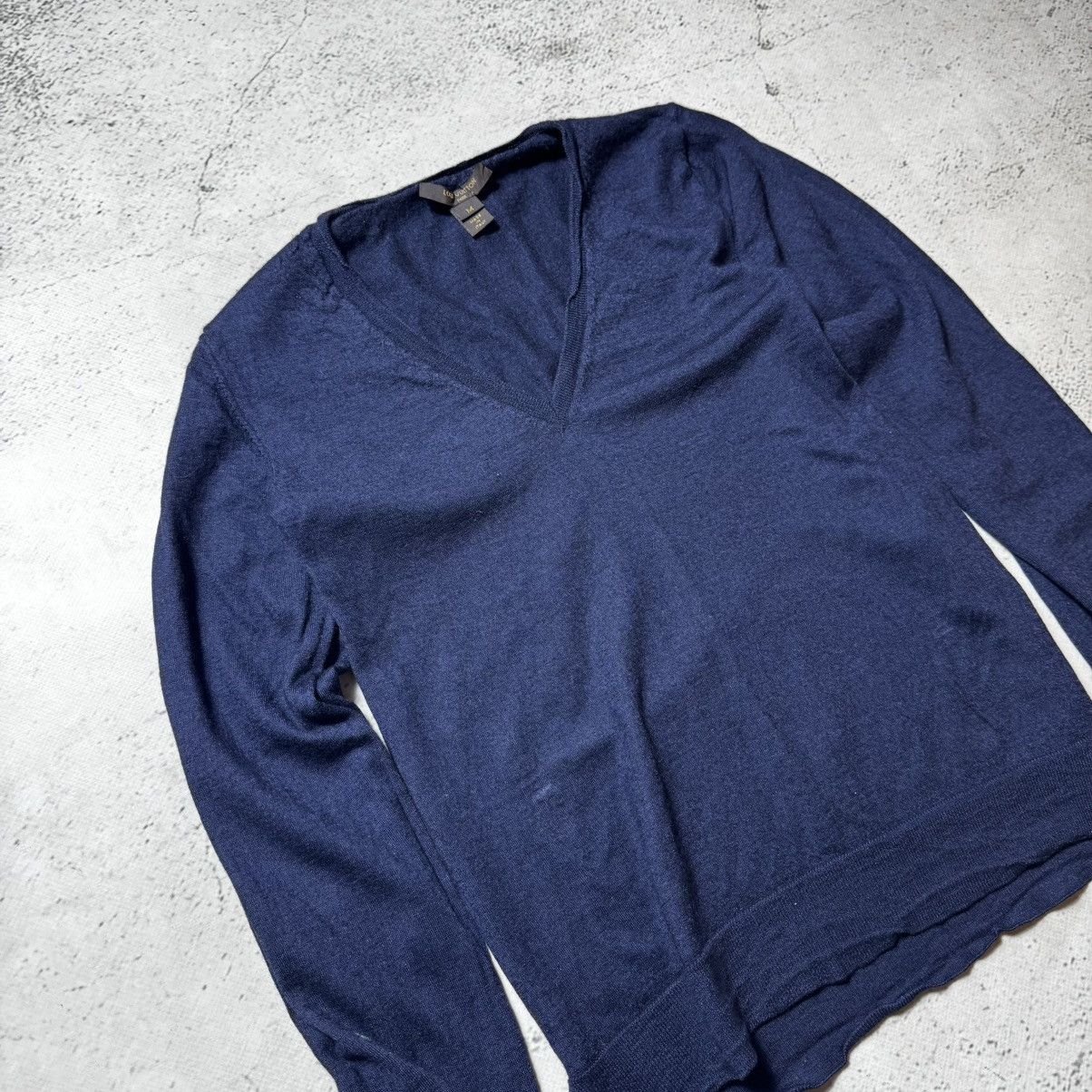 Louis Vuitton vintage louis vuitton cashmere sweater wool gold buttons Size M / US 6-8 / IT 42-44 - 2 Thumbnail