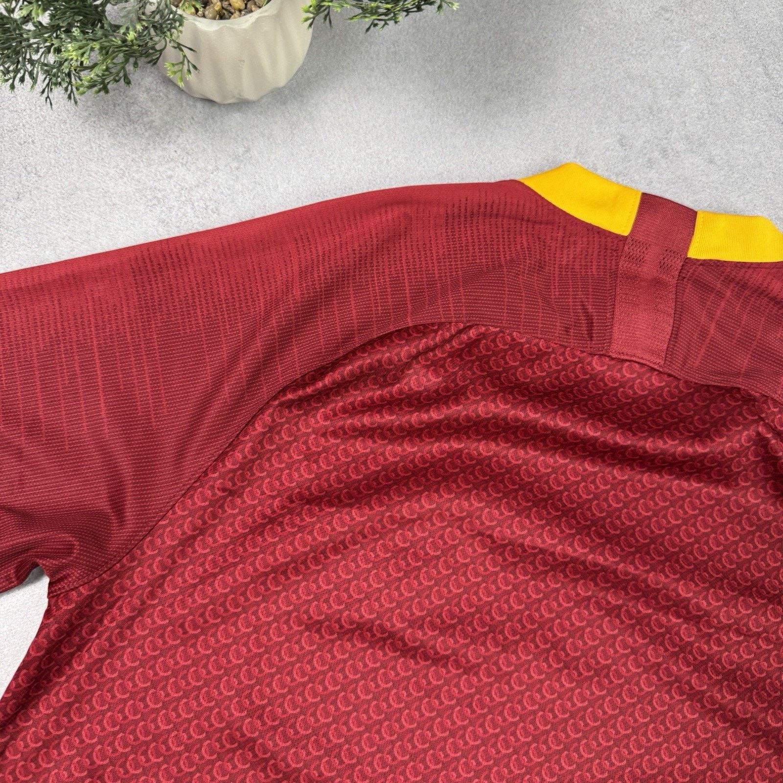 Nike ROMA 2018 2019 HOME SHIRT JERSEY KIT NIKE SIZE M Soccer Size US M / EU 48-50 / 2 - 14 Thumbnail