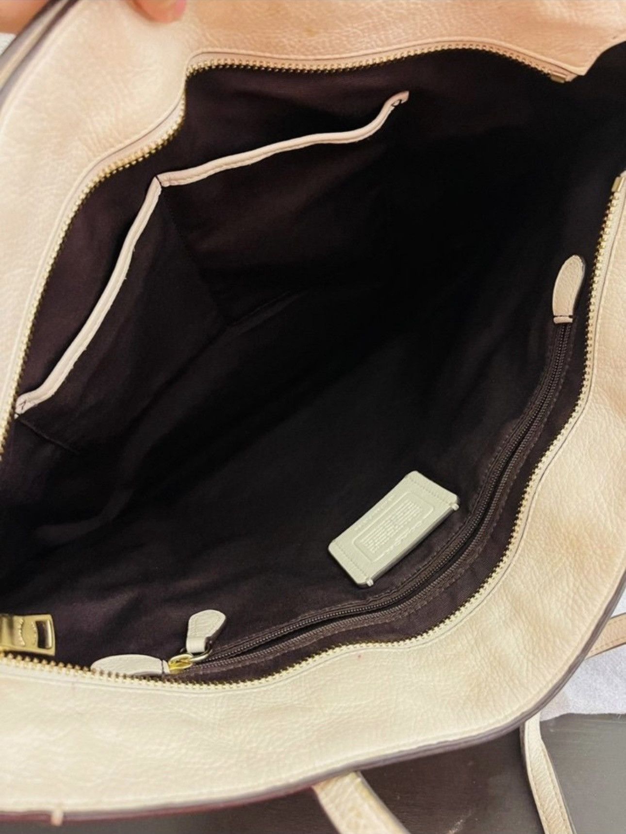 Tory Burch Coach Pebble Leather Town Tote in White Size ONE SIZE - 9 Thumbnail