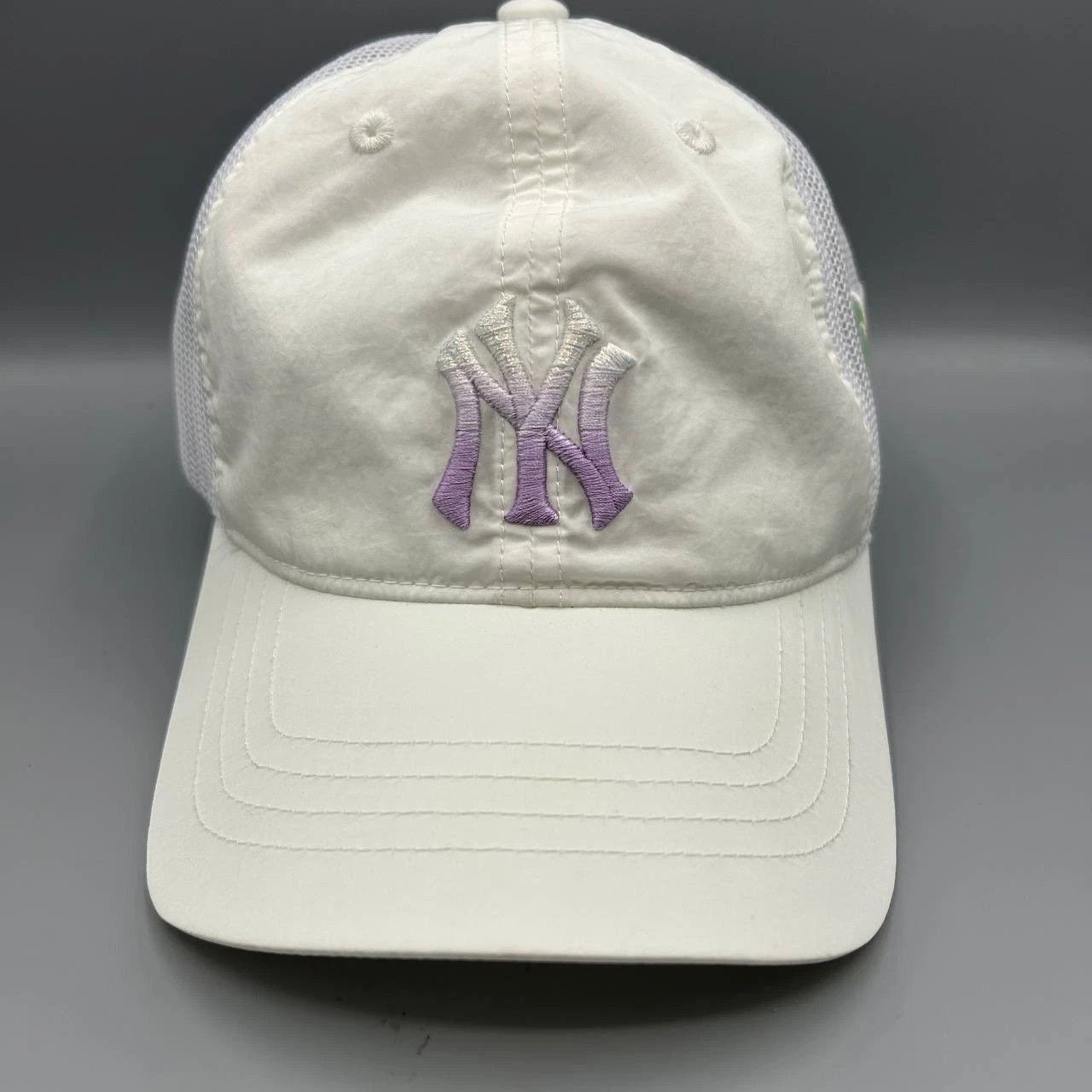 MLB New York Yankees Trucker Hat Women Embroidered MLB Snap Back Size ONE SIZE - 1 Thumbnail
