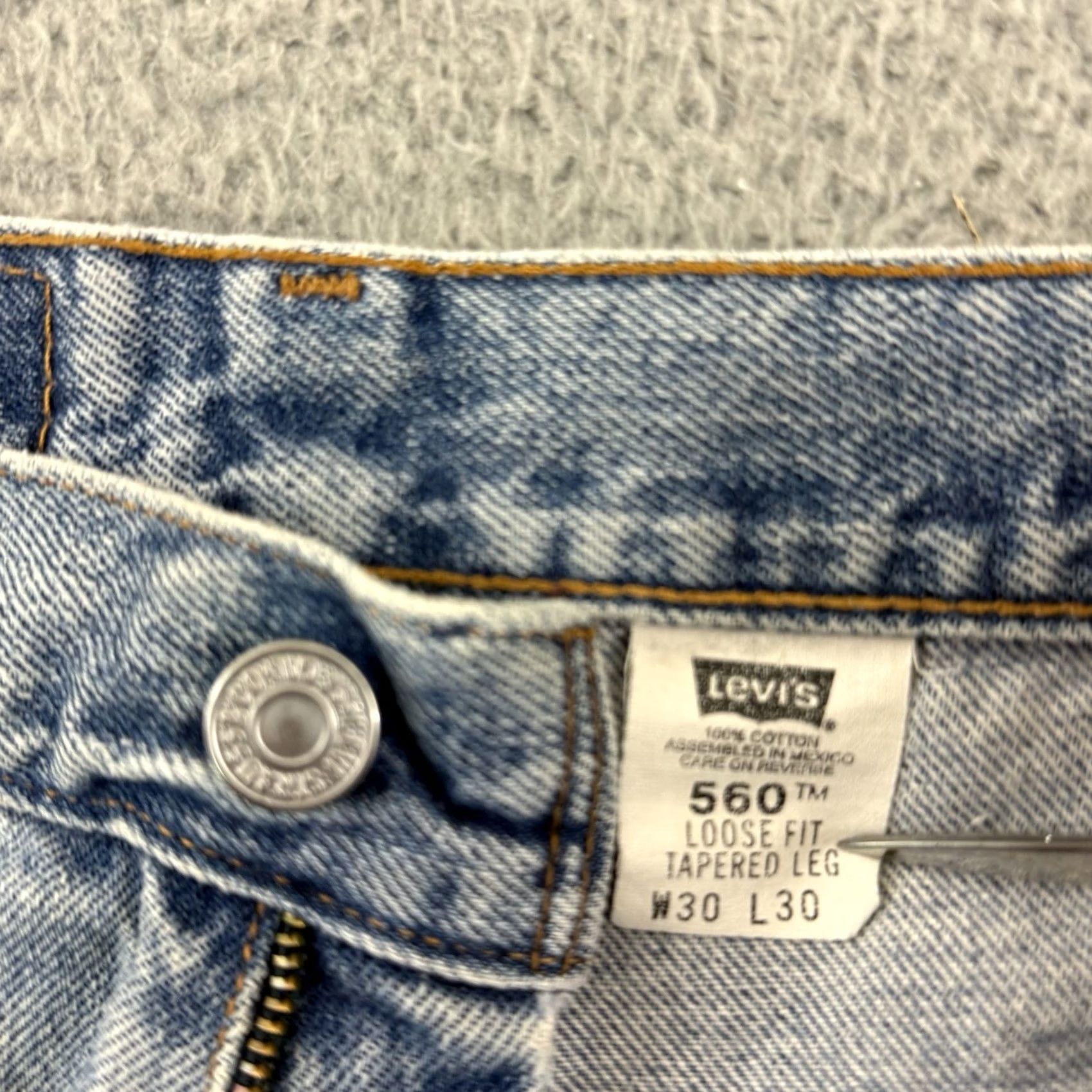 Levi's VINTAGE Levi's 560 Jeans Mens 30x30 Blue Denim Loose Fit Tapered Leg 90s Grunge Size US 30 / EU 46 - 5 Thumbnail