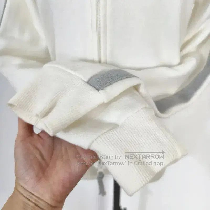 Burberry Burberry Women's Long Sleeve Cardigan in White. Size M / US 6-8 / IT 42-44 - 2 Thumbnail