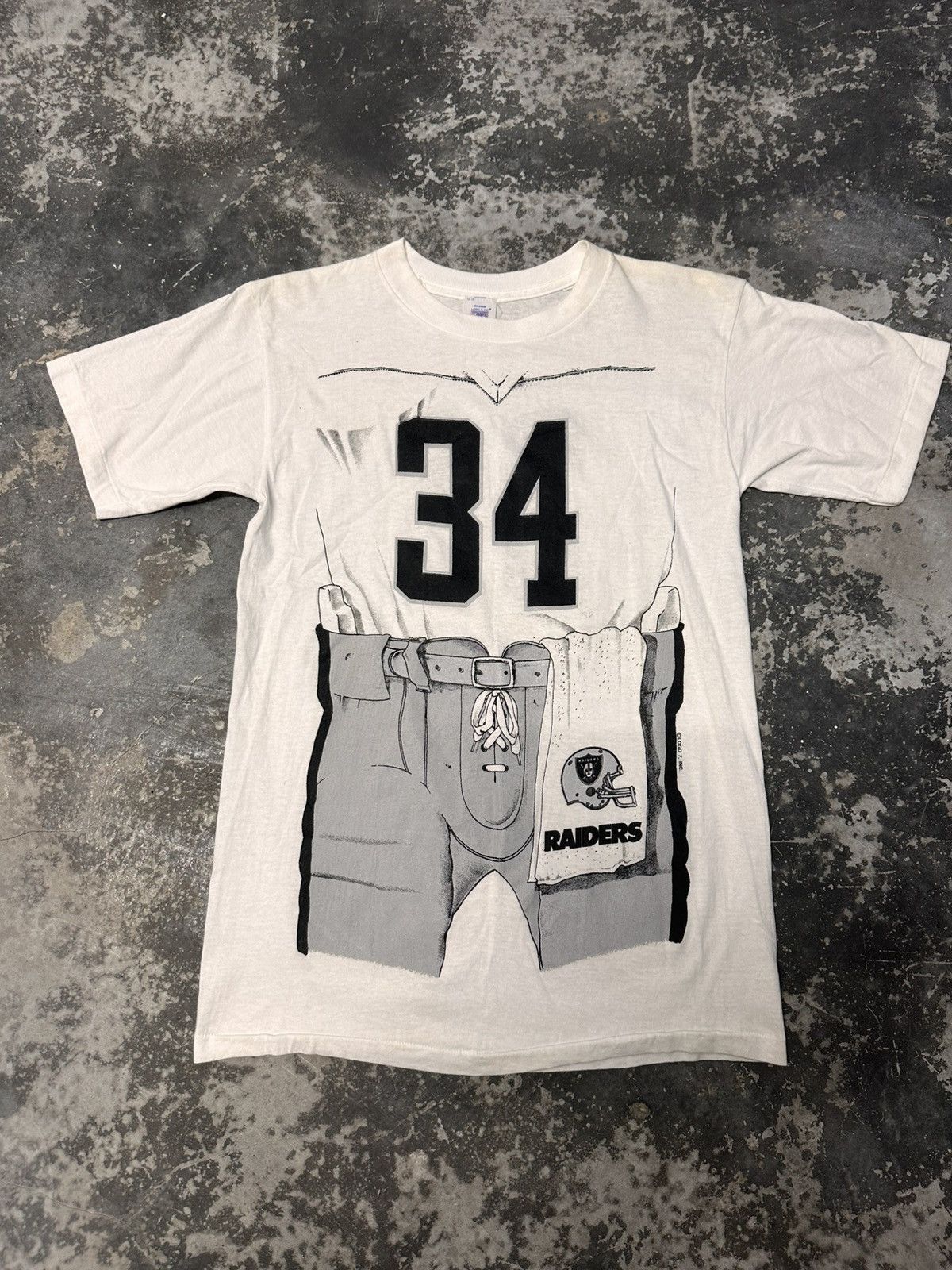 Vintage Vintage 90s Raiders Tshirt Bo Jackson LA #34 All Over Print Size US M / EU 48-50 / 2 - 1 Thumbnail