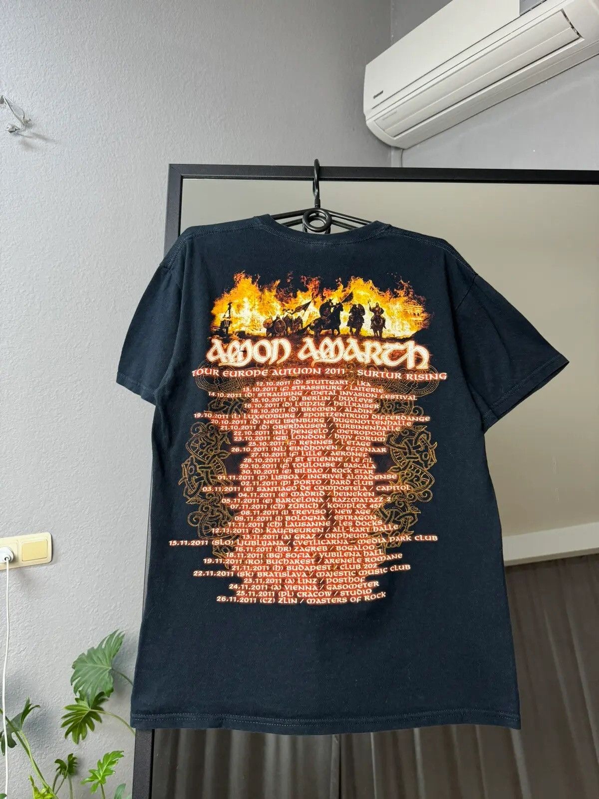 Band Tees 2011 Amon Amarth Tour Faded Paint Splattered Distressed Tee Size US M / EU 48-50 / 2 - 6 Thumbnail