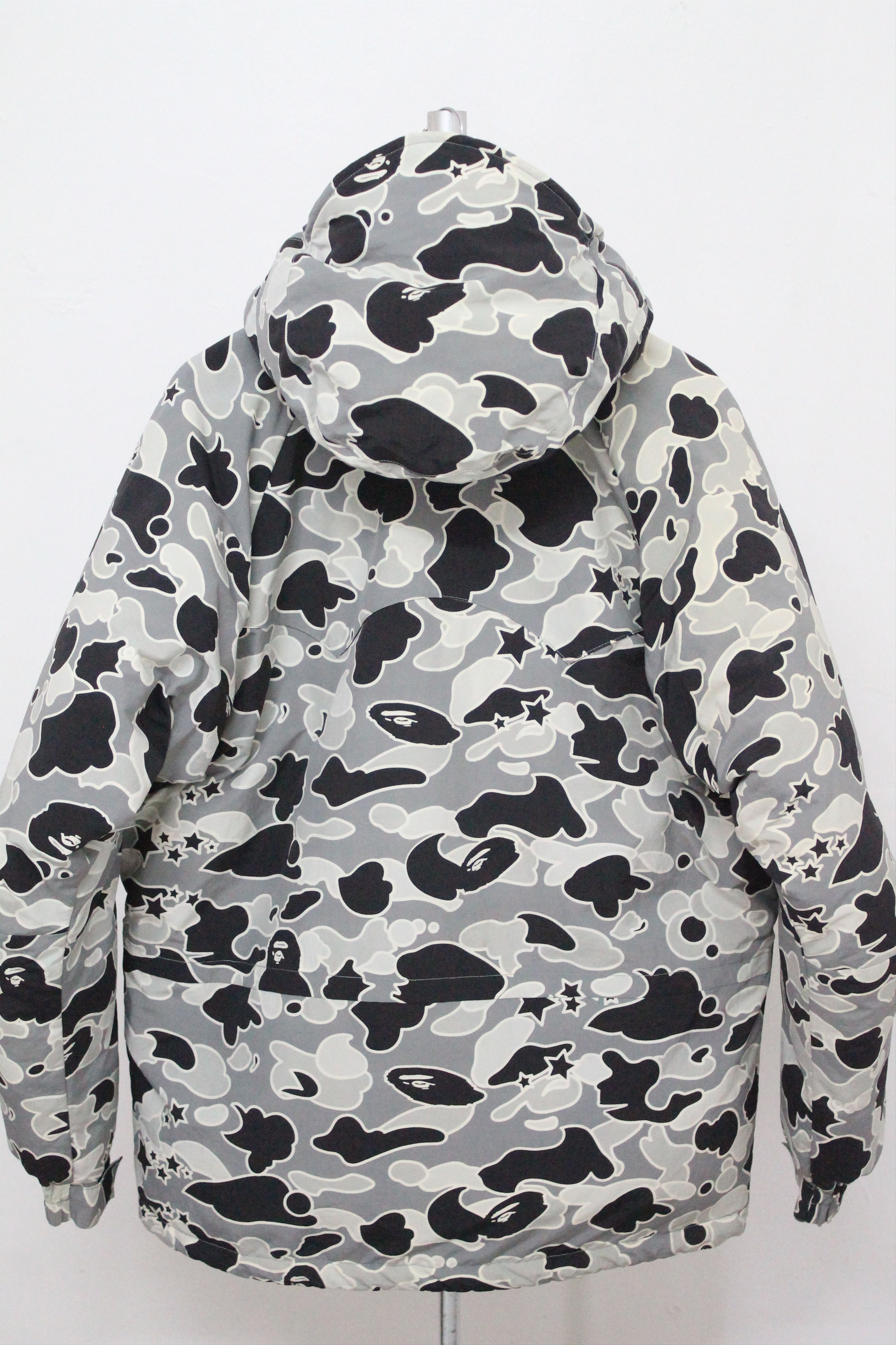 Bape Vintage OG BAPE Camouflage Snowboard Jacket Size US L / EU 52-54 / 3 - 7 Thumbnail