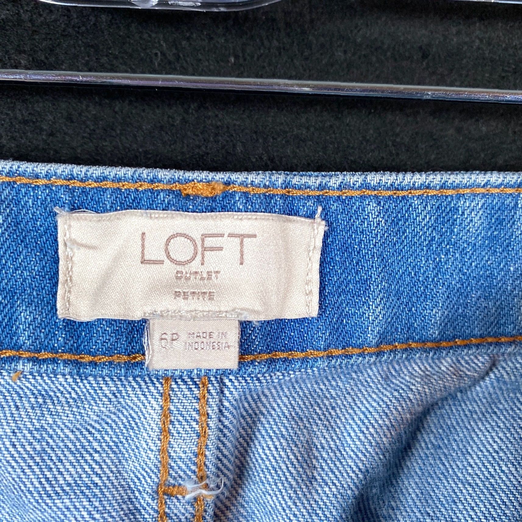 Loft Loft Denim Skirt Blue Button Front 100% Cotton Petite 6P Mini Front Pockets Frayed Raw Hem Casual Womens Size 28" / US 6 / IT 42 - 3 Thumbnail