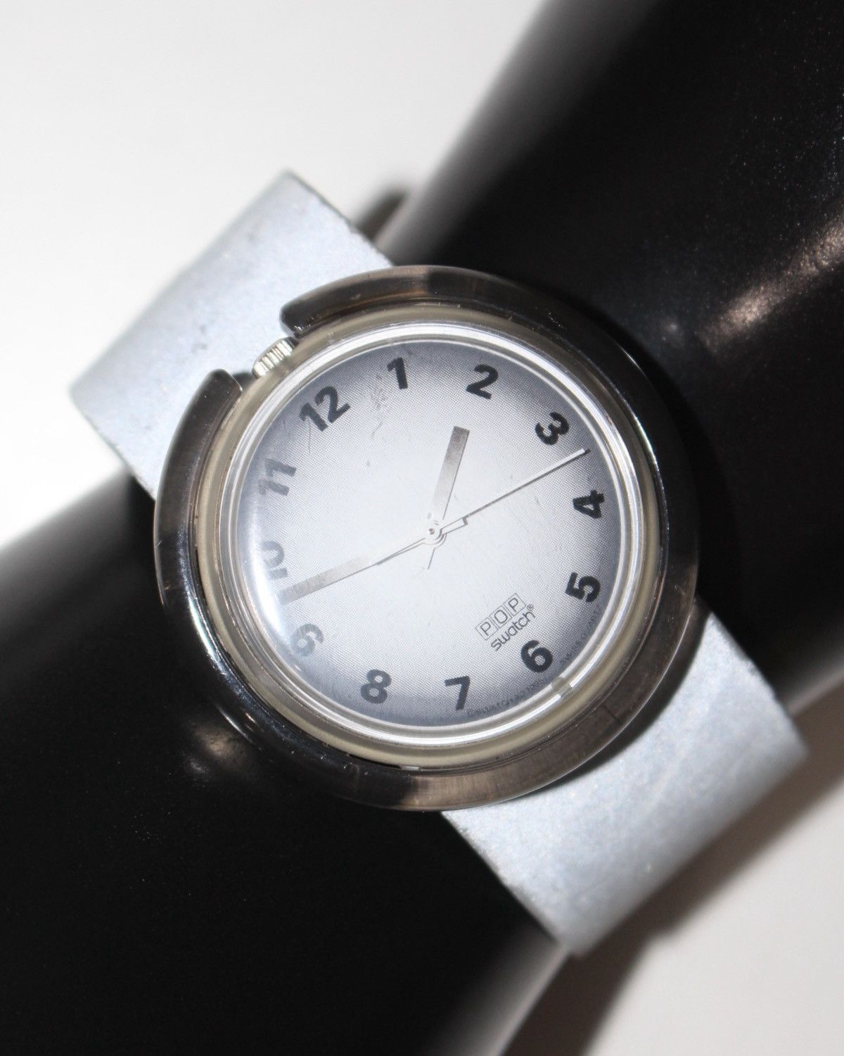 Vintage 1995 SWATCH POP SWISS QUARTZ GREY REFLECTIVE STRAP WATCH Size ONE SIZE - 4 Thumbnail