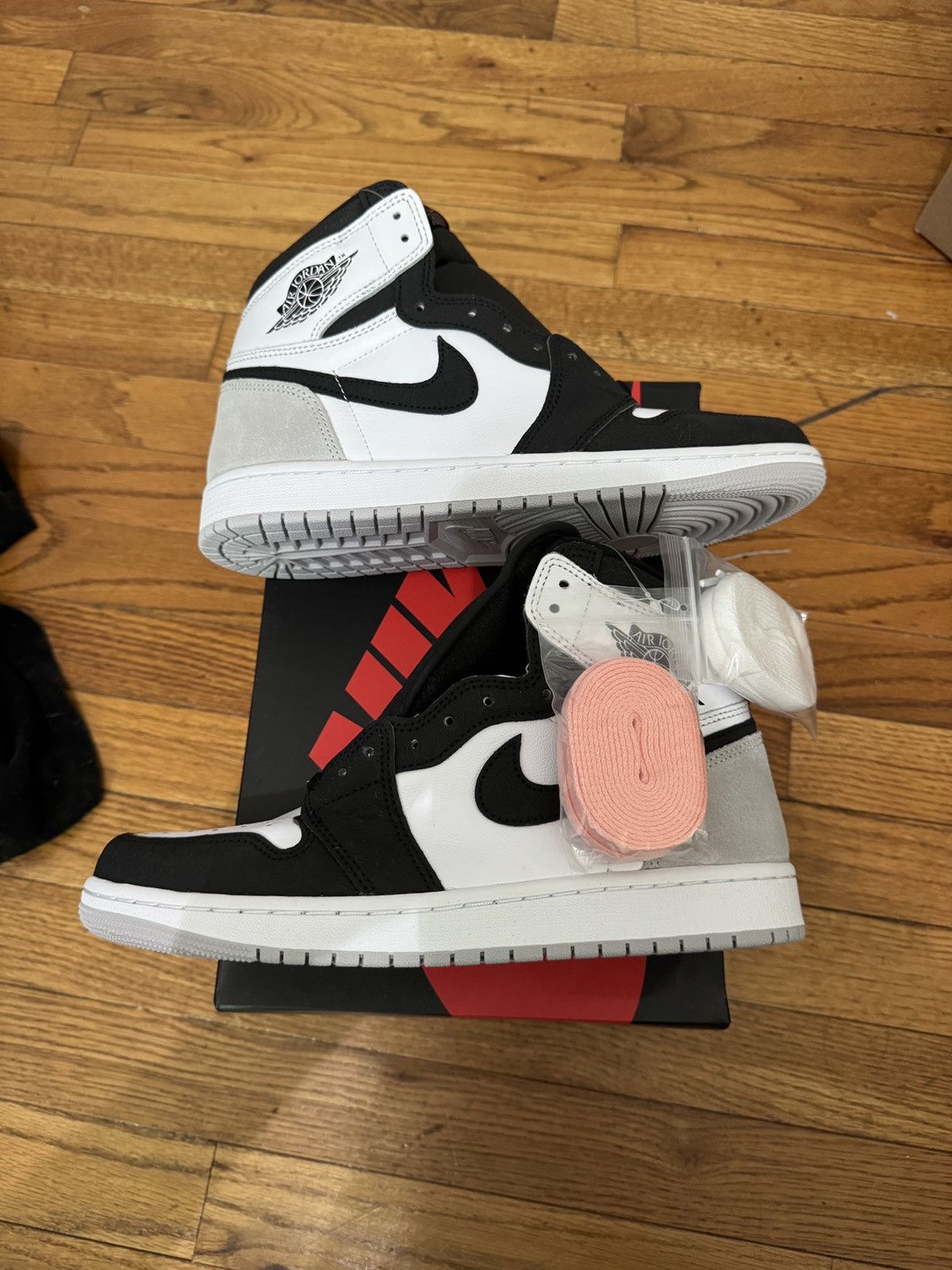 Nike AJ1 Retro High OG Bleached Coral Size US 9 / EU 42 - 1 Thumbnail