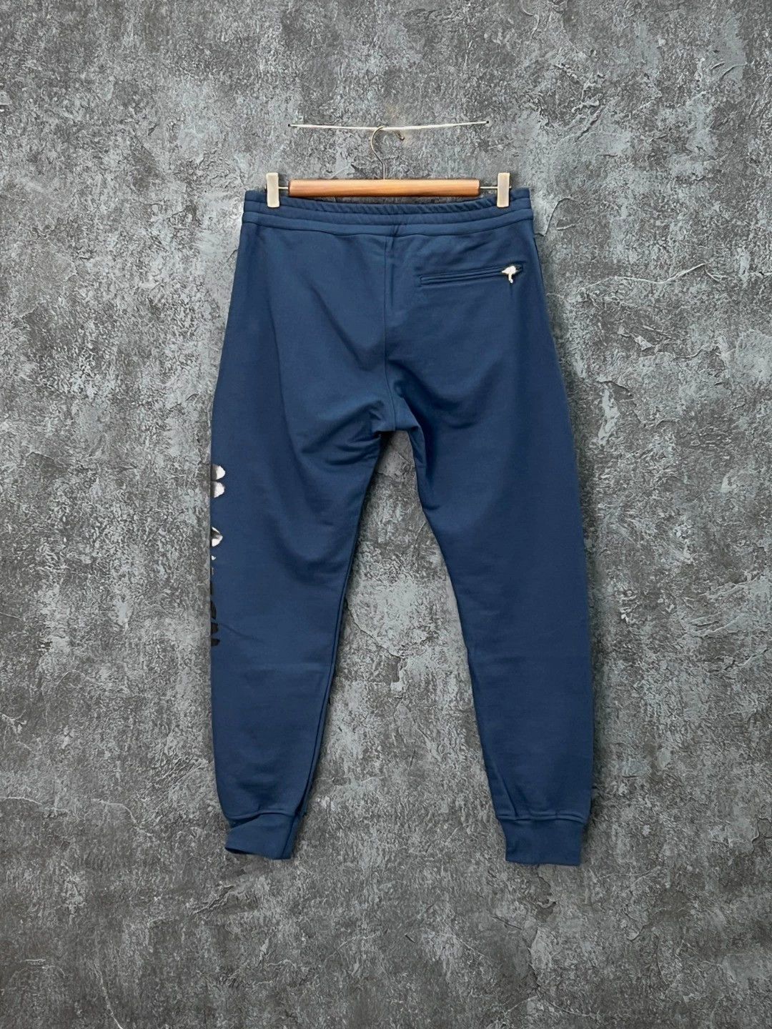 Alexander McQueen Alexander McQueen logo print cotton sweatpants Size 26" / US 2 / IT 38 - 2 Thumbnail