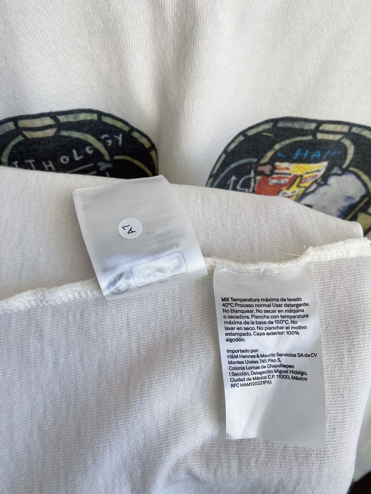 H&M × Jean-Michel Basquiat × Who Decides War WHO DECIDES WAR x BASQUIAT x H&M LONG SLEEVE RELAXED T-SHIRT Size US S / EU 44-46 / 1 - 20 Thumbnail