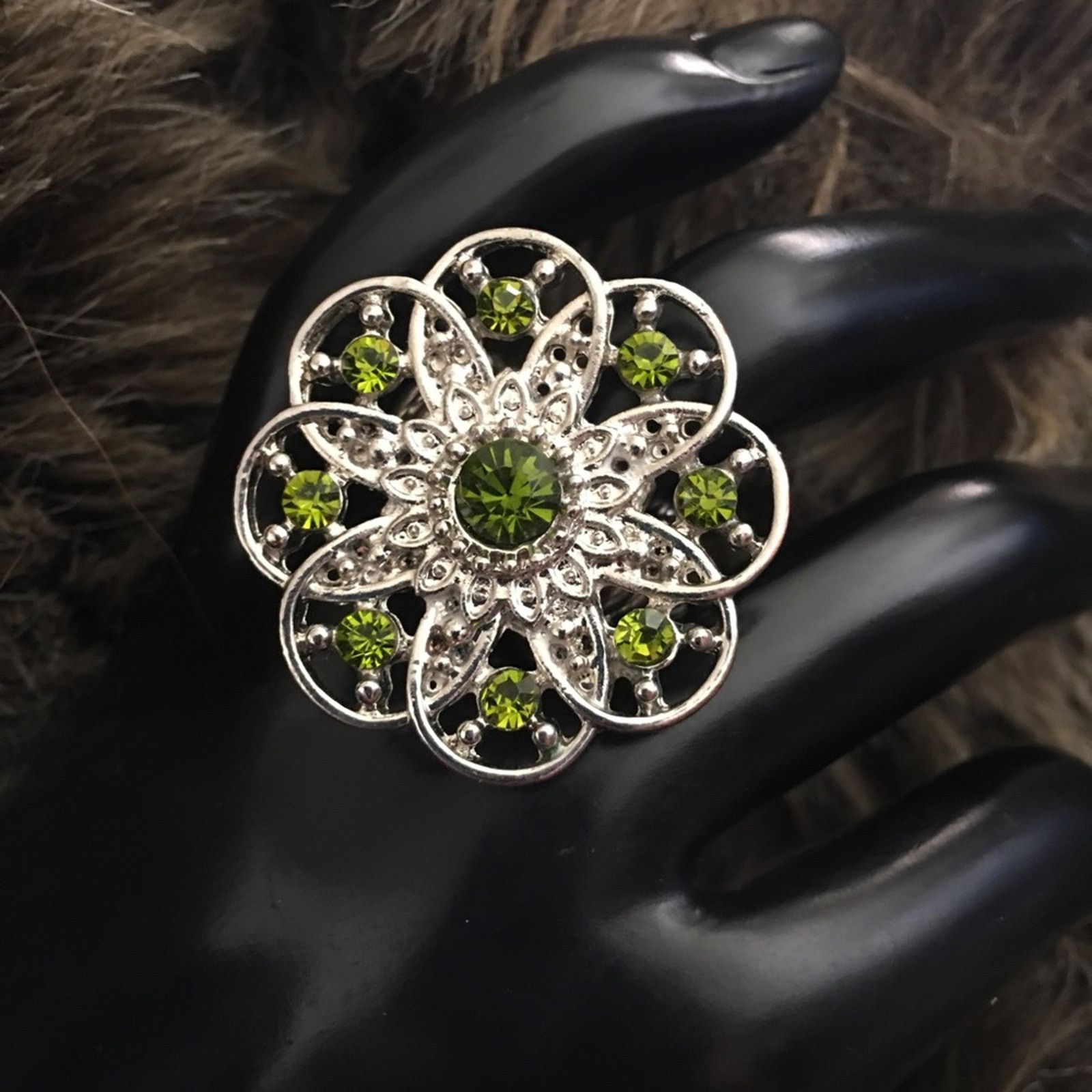Jewelry Green rhinestone flower design stretch ring Size ONE SIZE - 1 Thumbnail