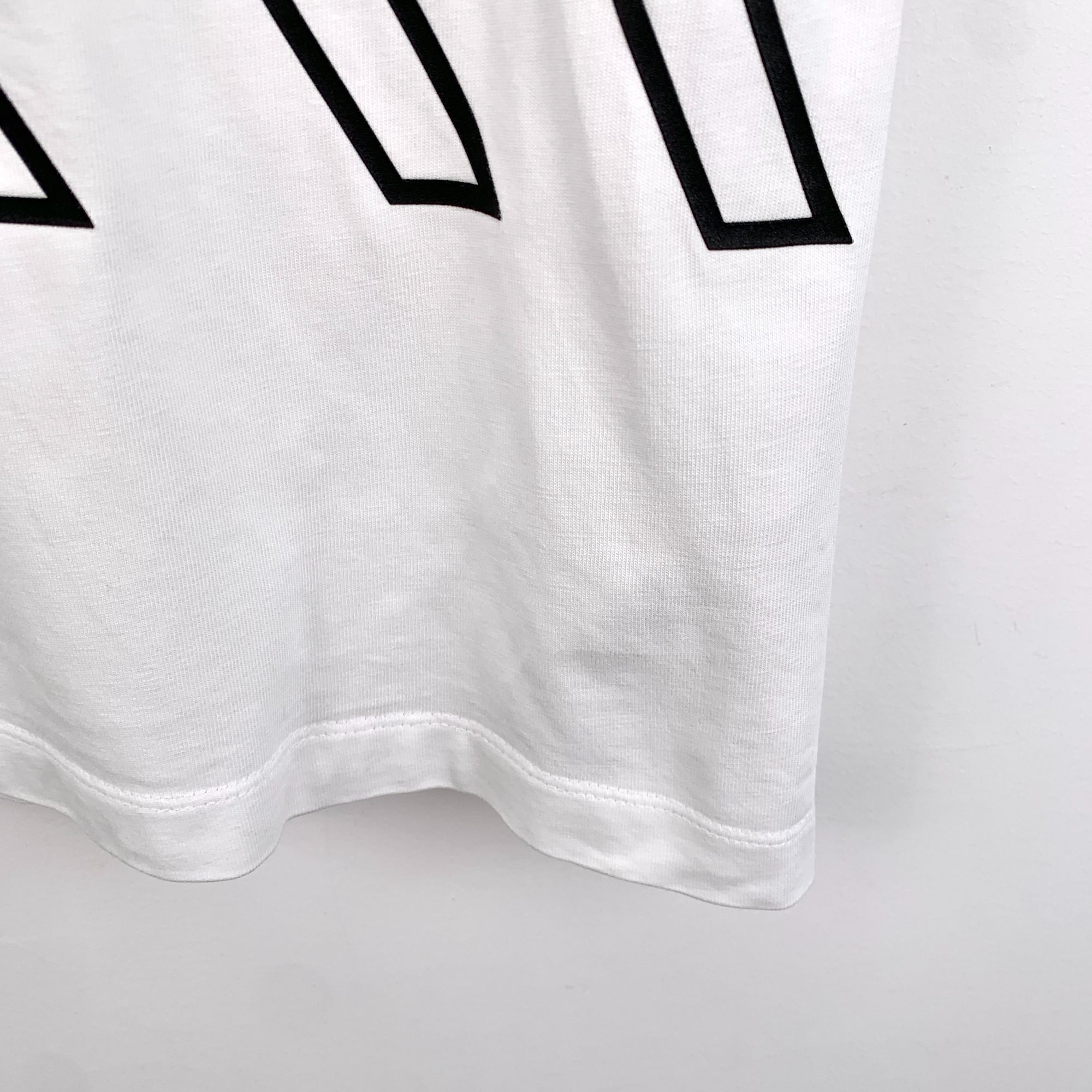Moncler Moncler Mens White Graphic Cotton T-Shirt With Logo Patch & Size US S / EU 44-46 / 1 - 5 Thumbnail