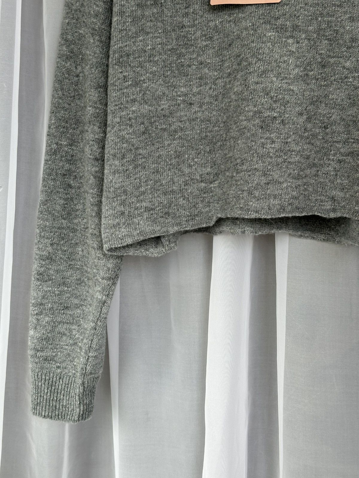 Miu Miu *NEW* MIU MIU SS2022 $1890 Cropped Logo Sweater runway wool Size M / US 6-8 / IT 42-44 - 6 Thumbnail