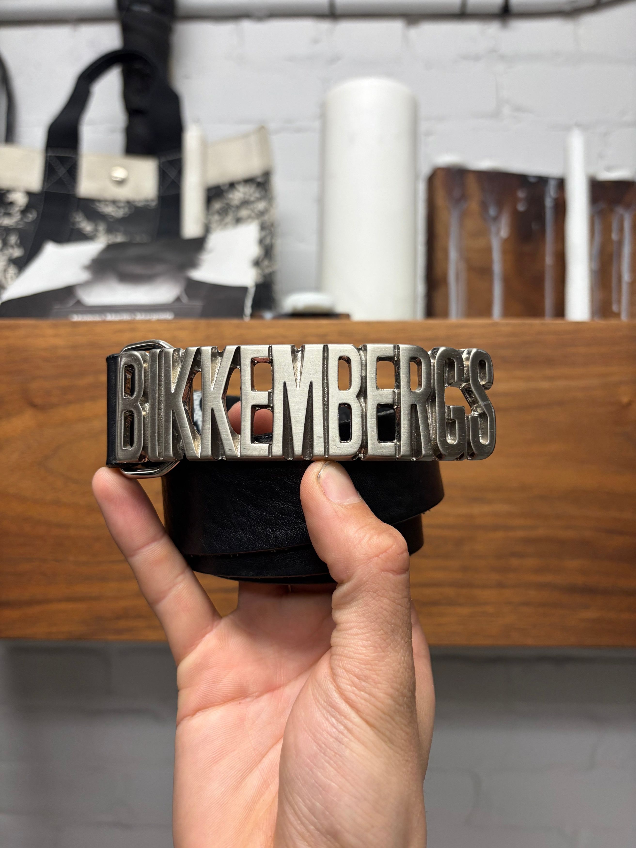 Dirk Bikkembergs Vintage Dirk Bikkembergs ‘Spell-Out Buckle’ Silver/Black Leather Belt Size ONE SIZE - 2 Thumbnail