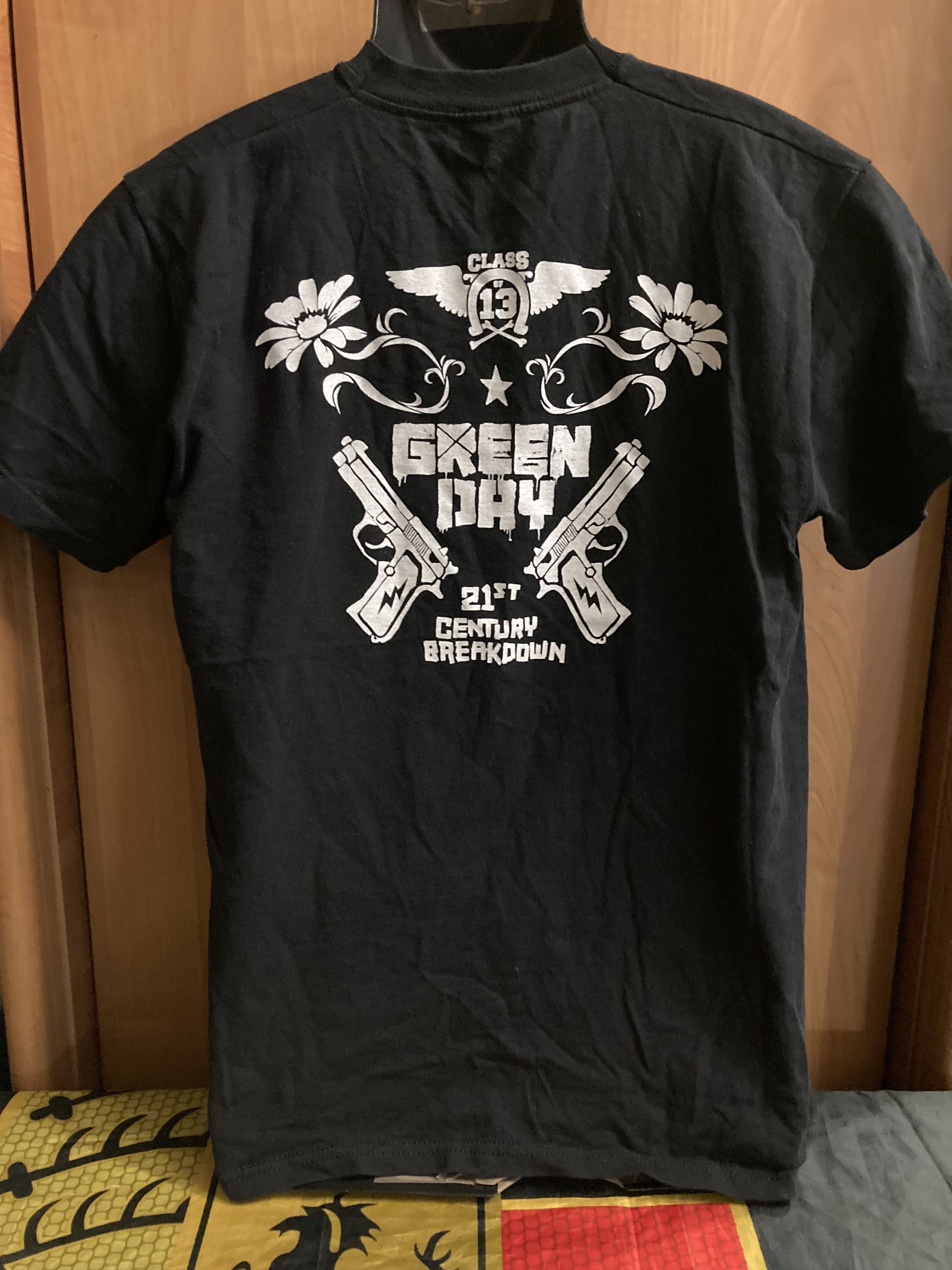 Band Tees GREEN DAY 21ST CENTURY BREAKDOWN 2009 TOUR T-SHIRT Size US M / EU 48-50 / 2 - 2 Thumbnail