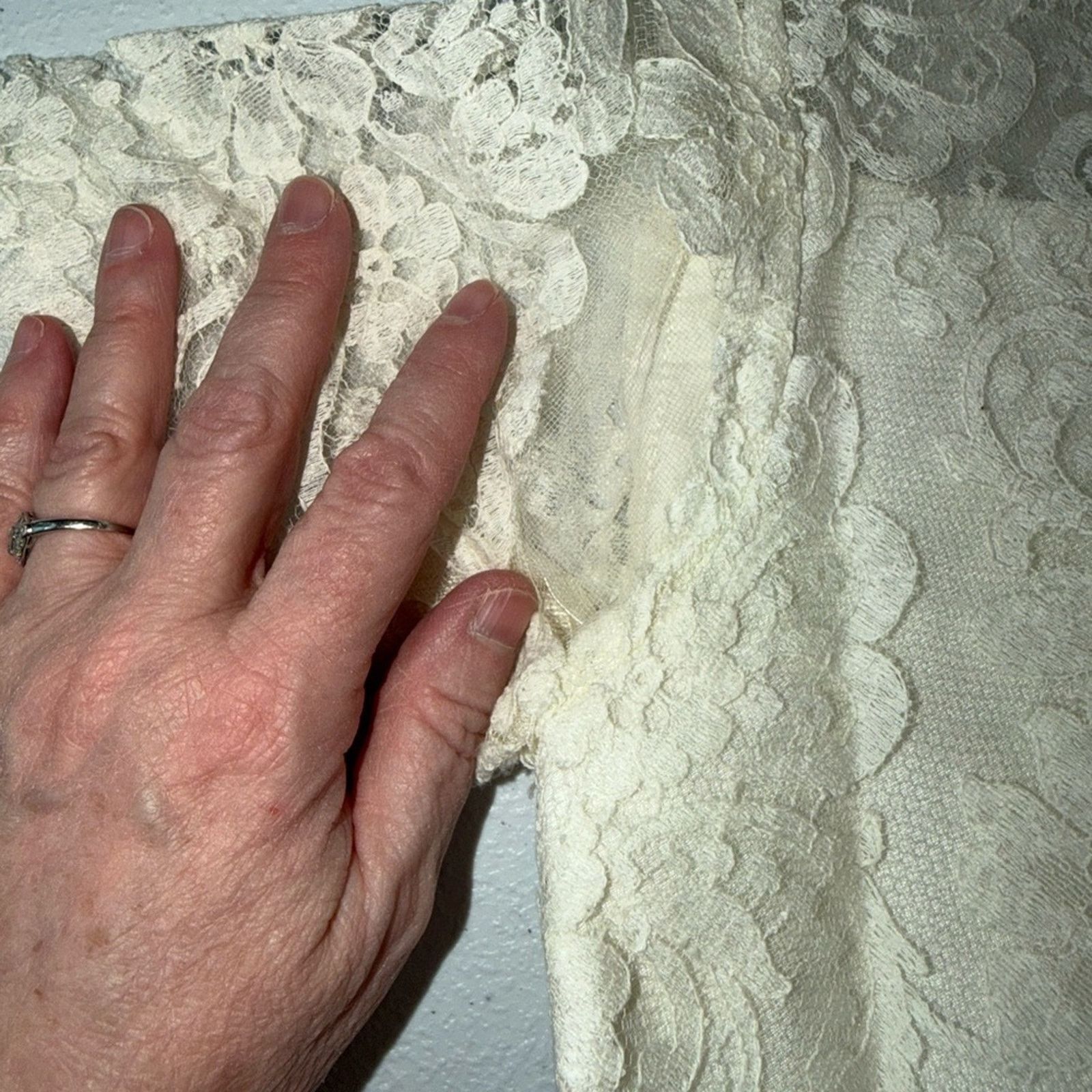 Vintage Stunning Vintage 1950s Wedding Gown & Crown Veil Size M / US 6-8 / IT 42-44 - 10 Thumbnail