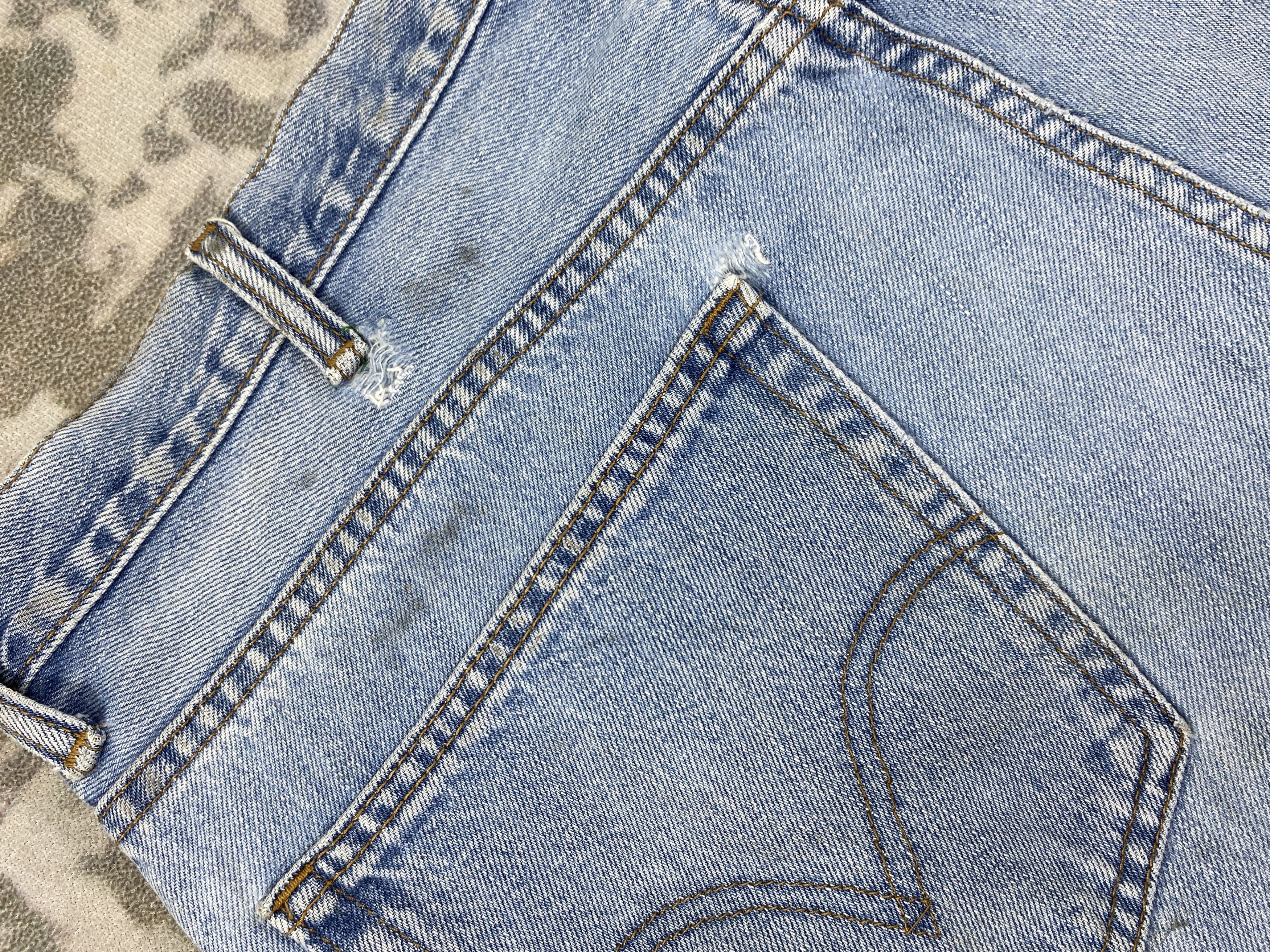 Levi's Light Wash Vintage Levi's 560 Jeans 39x29 Denim -JN842 Size US 39 - 14 Thumbnail