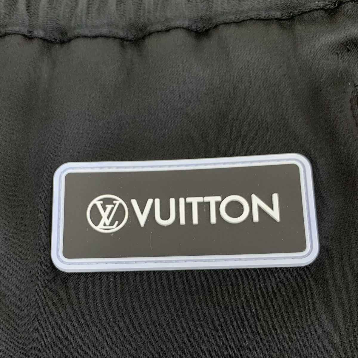 Louis Vuitton Louis Vuitton Black Logo Emblem Cuffed Sweatpants K26WX Size 24" / US 00 / IT 34 - 6 Thumbnail