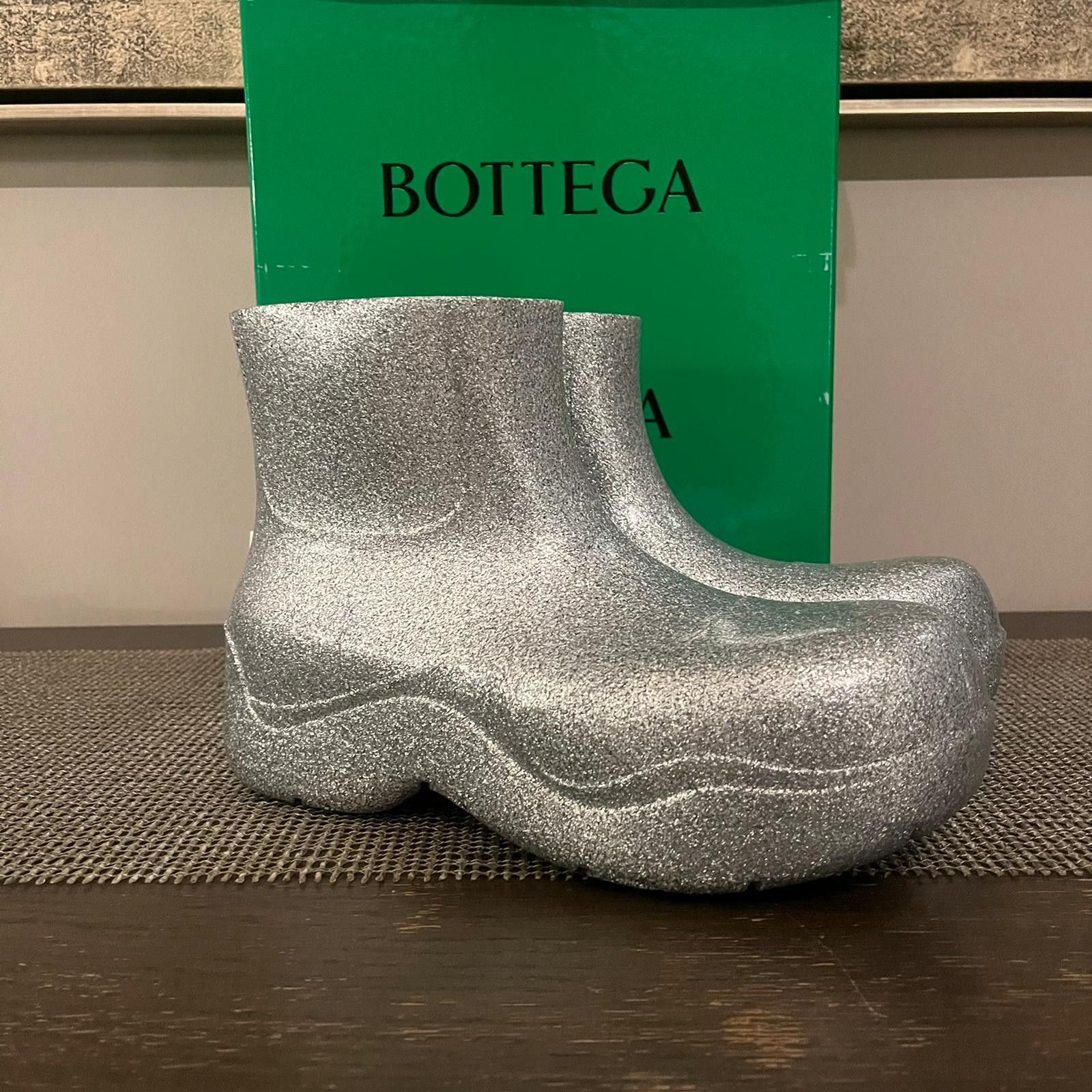 Bottega Veneta o1rshd1 Puddle Ankle Boots Spark Rubber in Silver Size US 9 / EU 42 - 12 Thumbnail