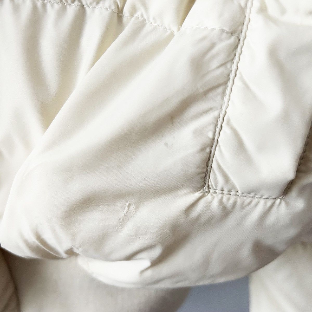 Moncler Moncler puffer jacket on off white cream Size US M / EU 48-50 / 2 - 5 Thumbnail