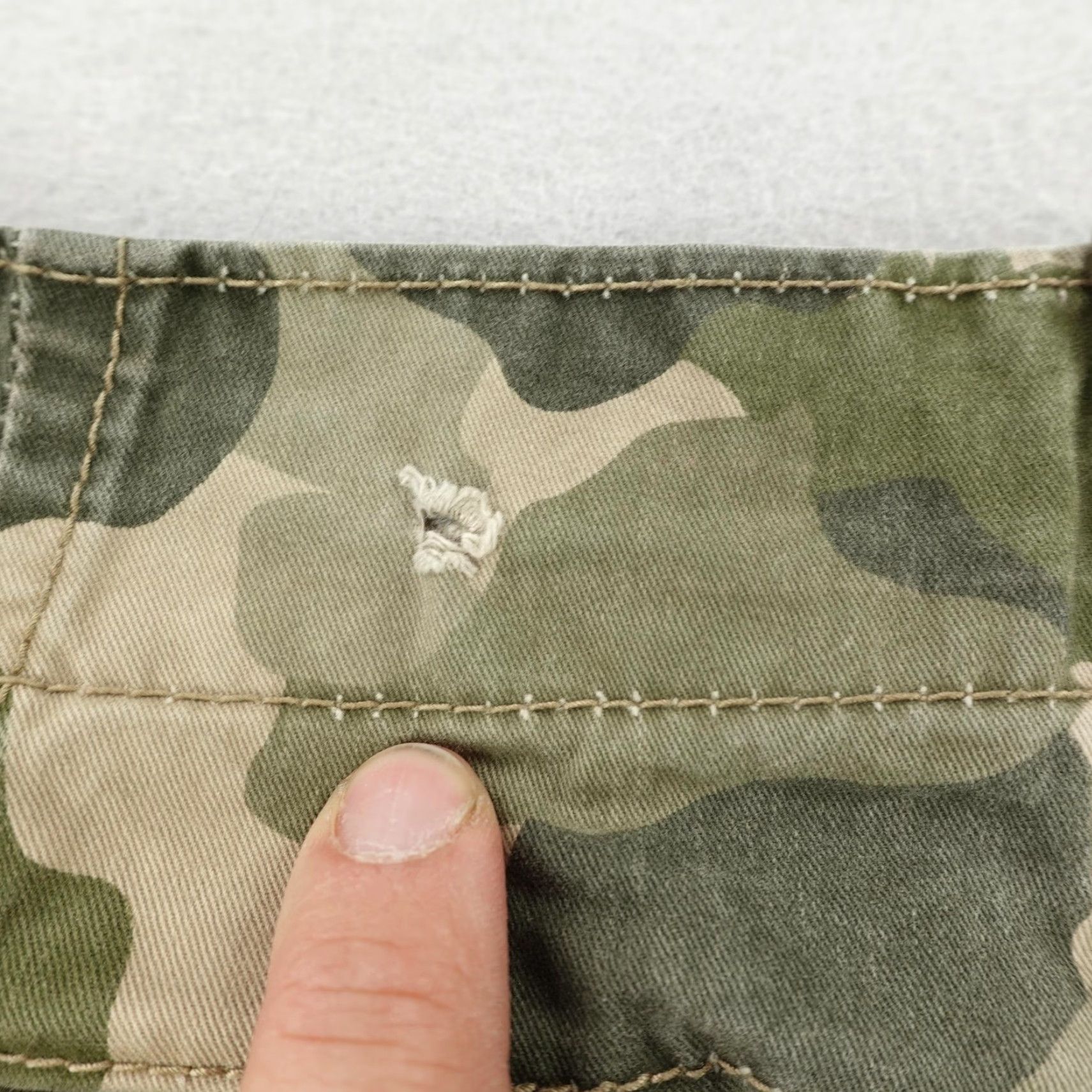 Aeropostale VINTAGE Aeropostale Cargo Shorts Men 31 Casual Outdoor Camouflage Canvas Utility Size US 31 - 6 Thumbnail