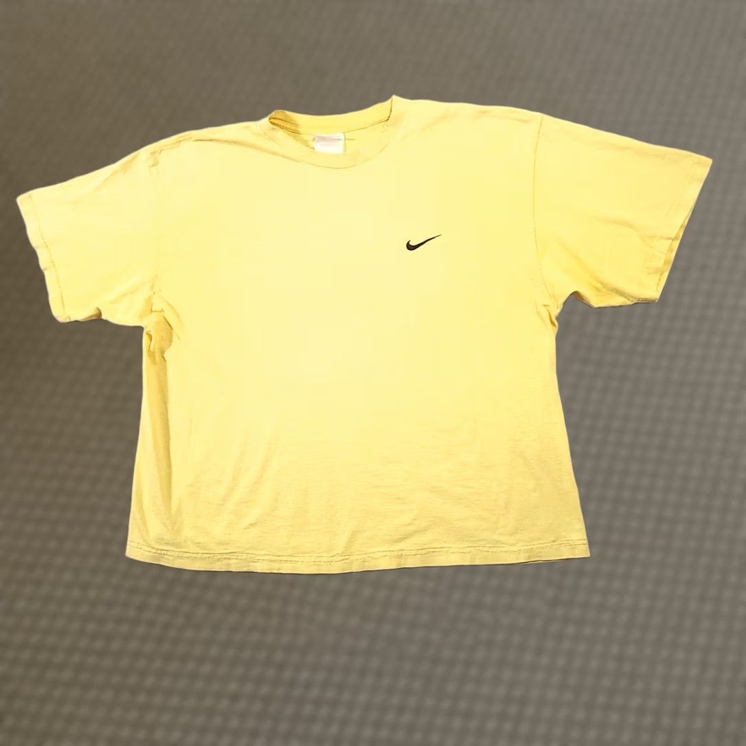 Nike VINTAGE Nike Shirt Mens XL Yellow Swoosh Short Sleeve Crewneck Faded Grunge Size US XL / EU 56 / 4 - 1 Thumbnail