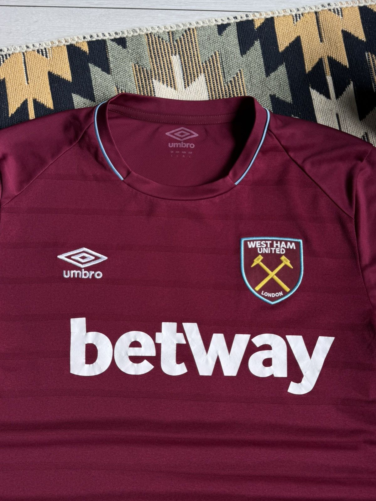Umbro Vintage Umbro West Ham United Betway 2018/19 Soccer Jersey Size US L / EU 52-54 / 3 - 5 Thumbnail