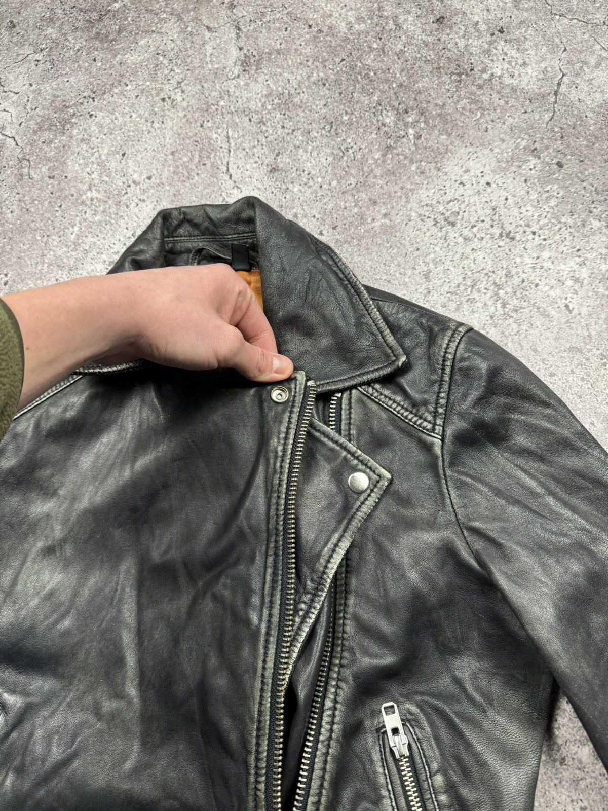 Japanese Brand VINTAGE 90S CROPPED BLACK LEATHER DISTRESSED BIKER JACKET Size US S / EU 44-46 / 1 - 10 Thumbnail