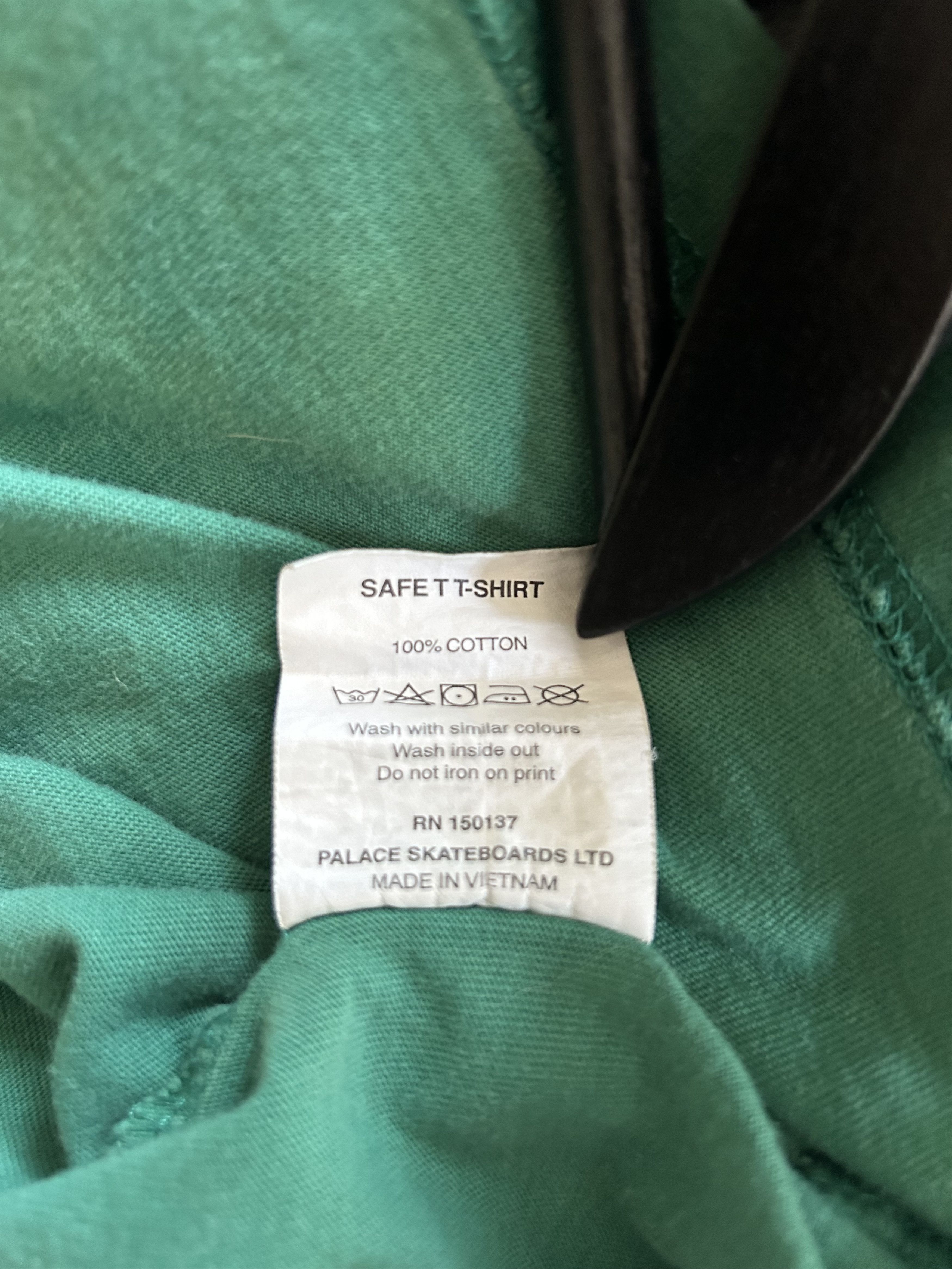 Palace Palace Safe triferg T shirt Size US XL / EU 56 / 4 - 7 Thumbnail