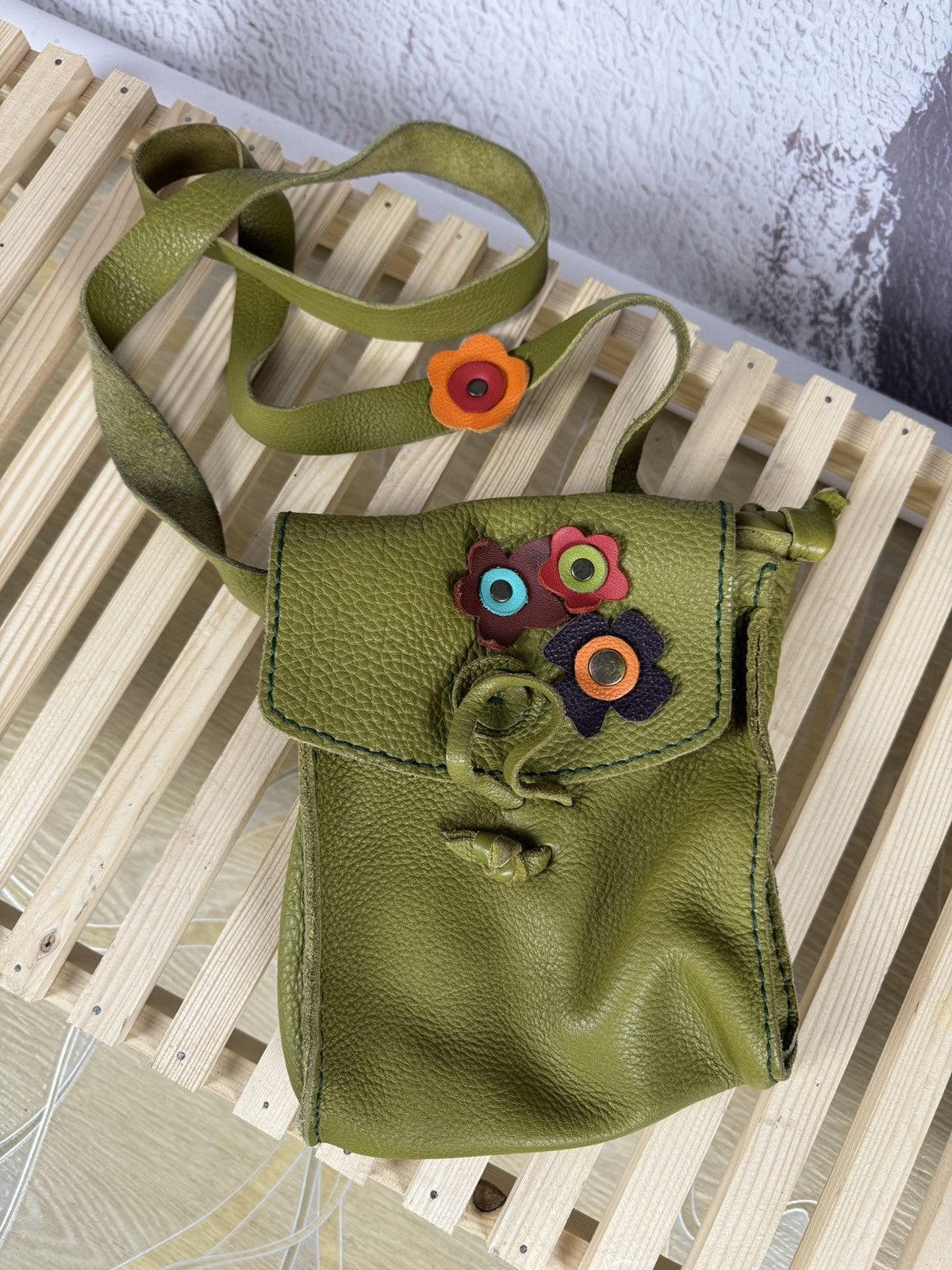Handmade × Leather × Vintage Vintage Handmade Real Leather khaki shoulder bag flower Size ONE SIZE - 3 Thumbnail