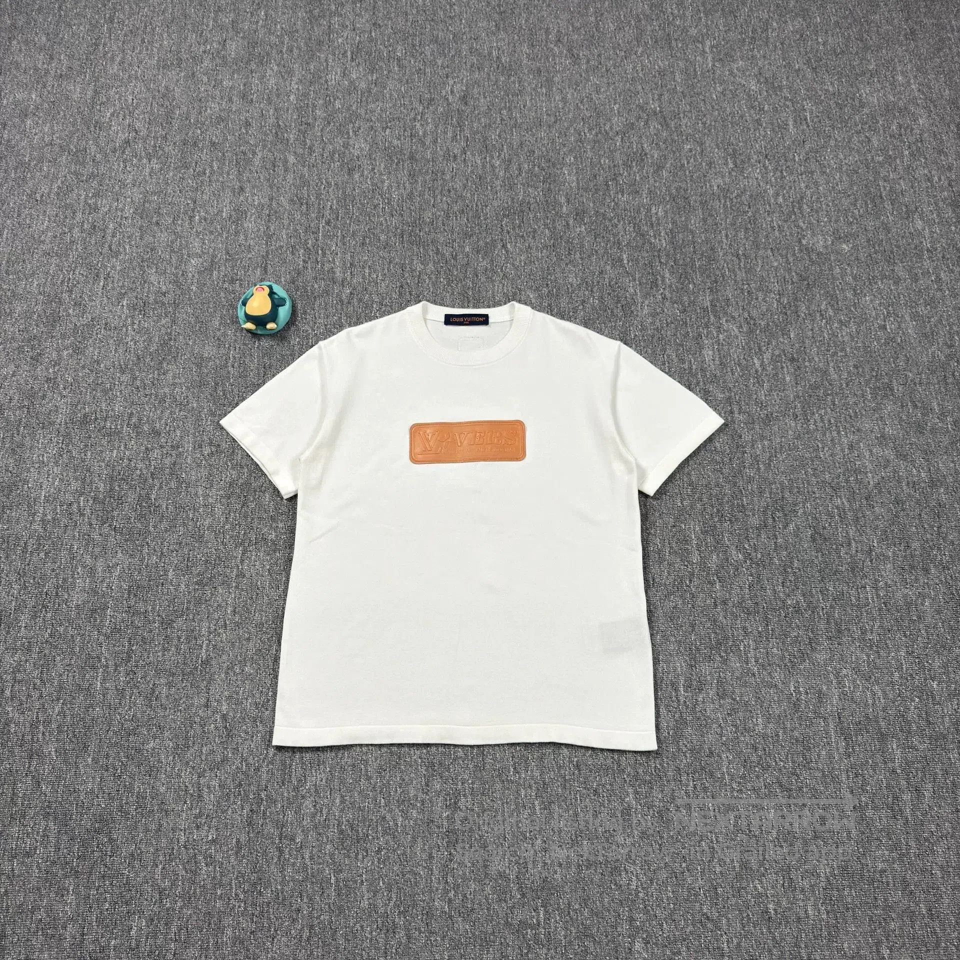 Louis Vuitton white embossed logo short sleeve shirt. Size US S / EU 44-46 / 1 - 1 Thumbnail