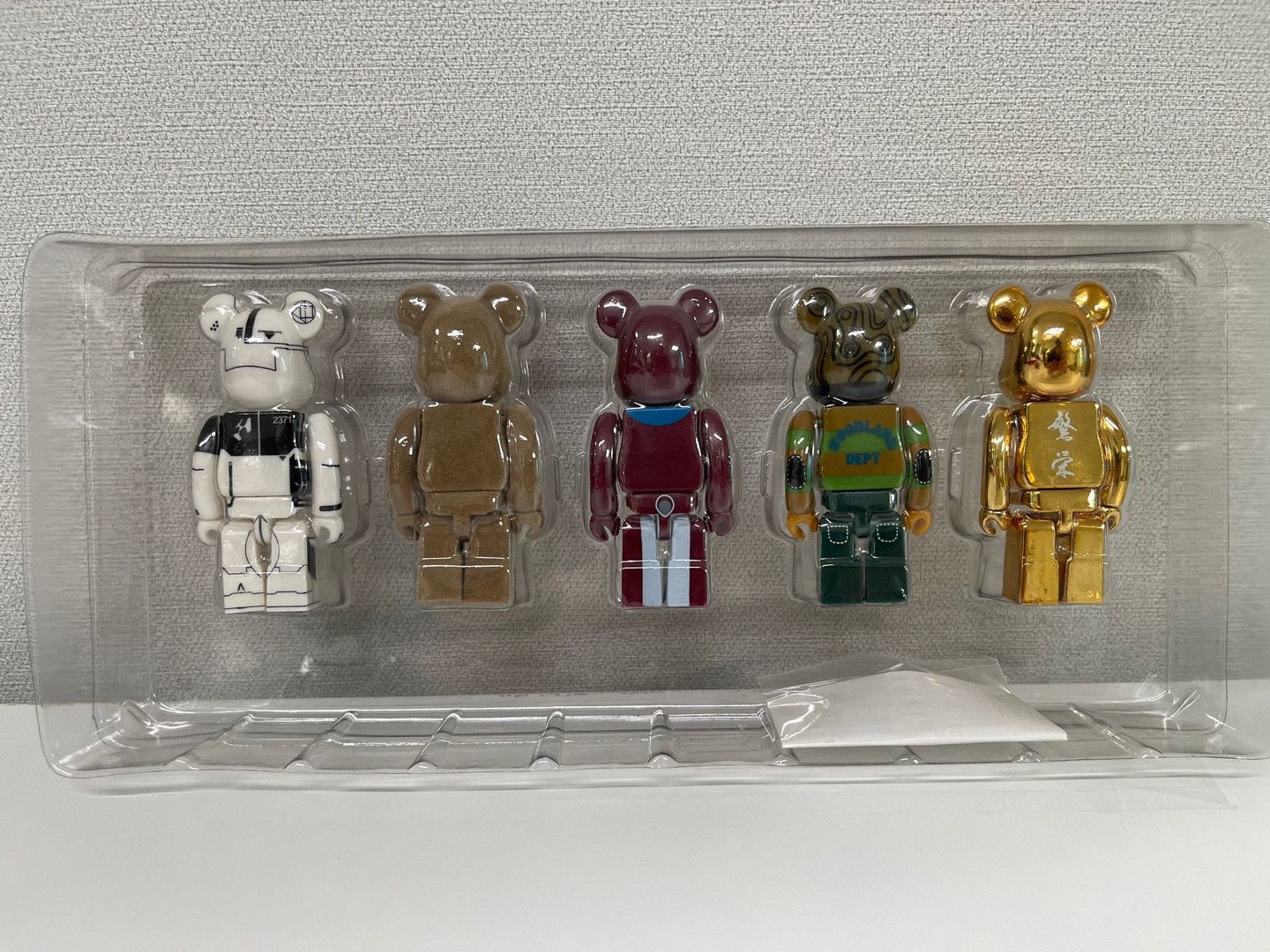 Medicom Toy BE@RBRICK WORLD WIDE TOUR AT NYC 100% 5 SET Size ONE SIZE - 4 Thumbnail
