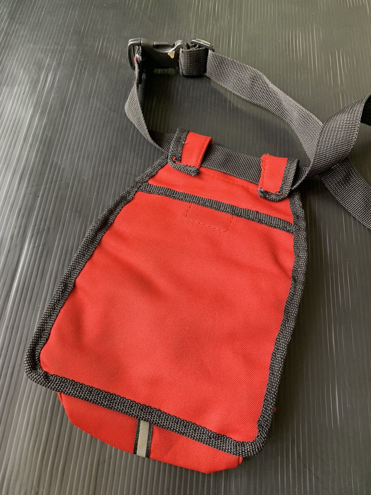 Nike Vintage Y2K Nike Sling Bag Crossbody Size ONE SIZE - 3 Thumbnail