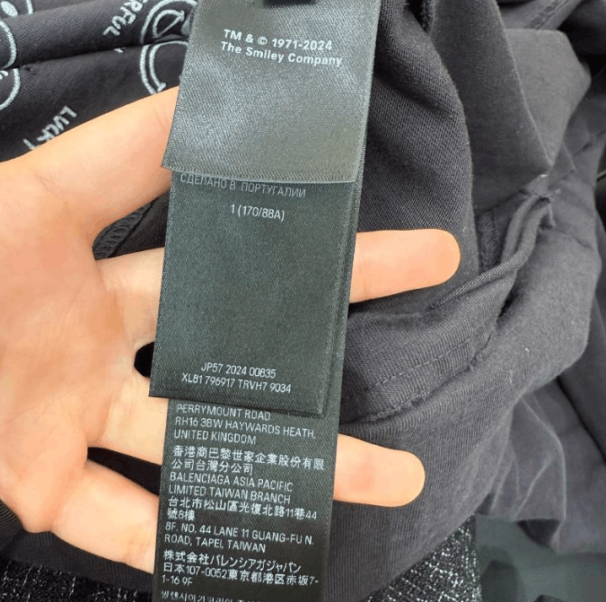 Balenciaga Balenciaga Oversized Long-Sleeve T-Shirt 1M Size US S / EU 44-46 / 1 - 10 Thumbnail