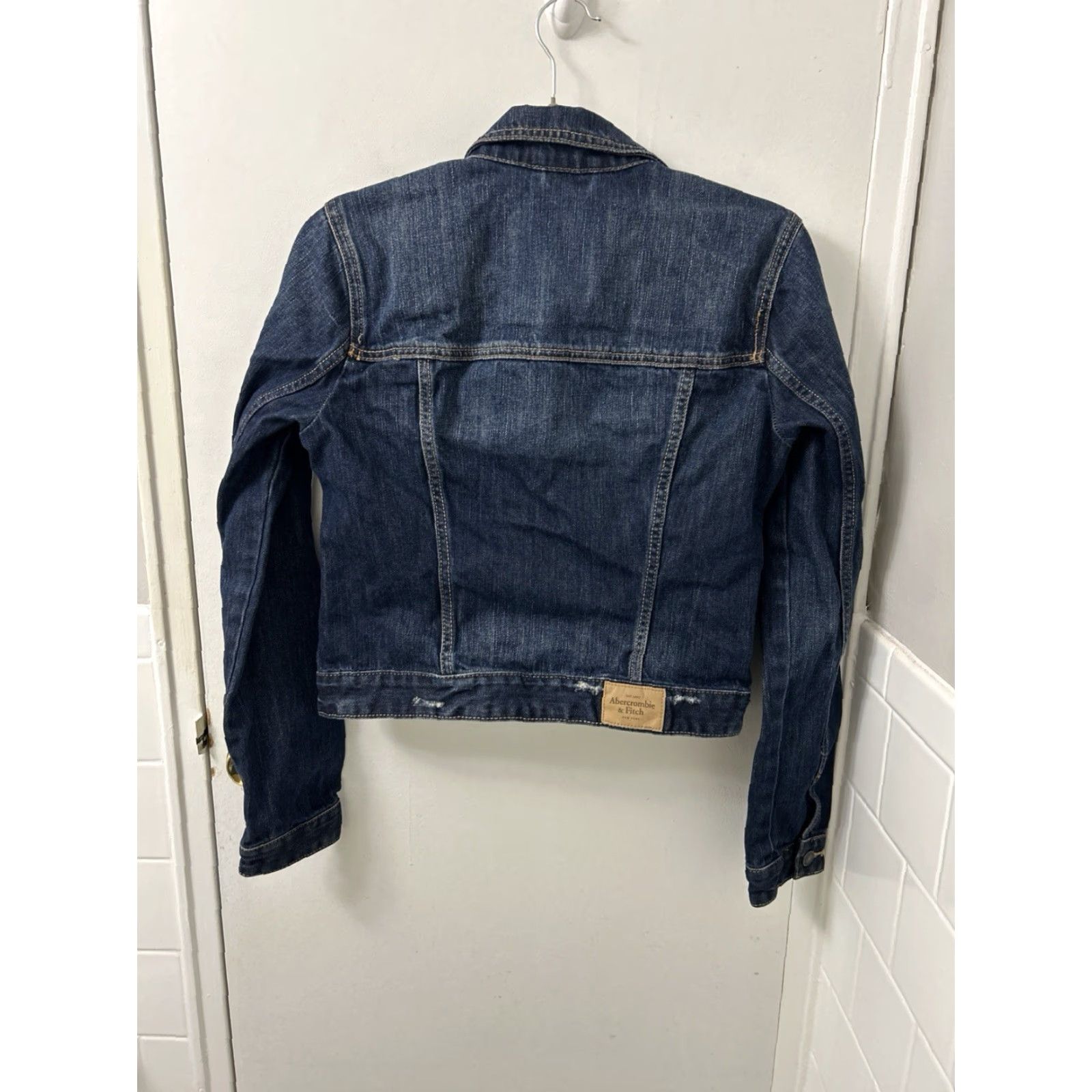 Abercrombie & Fitch Abercrombie & Fitch Denim Jacket Womens M Dark Wash Distressed Trucker Short Sleeve Long Sleeve Button Front Collared Logo Vintage No Size M / US 6-8 / IT 42-44 - 7 Thumbnail