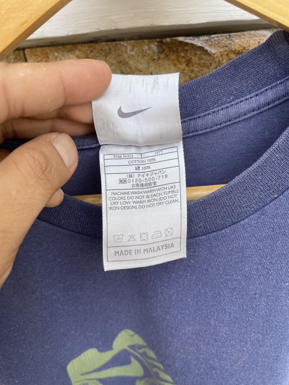 Vintage Last Drop🔥Rare🔥Vintage Nike Swoosh Shoes Logo T-Shirt Size US M / EU 48-50 / 2 - 7 Thumbnail