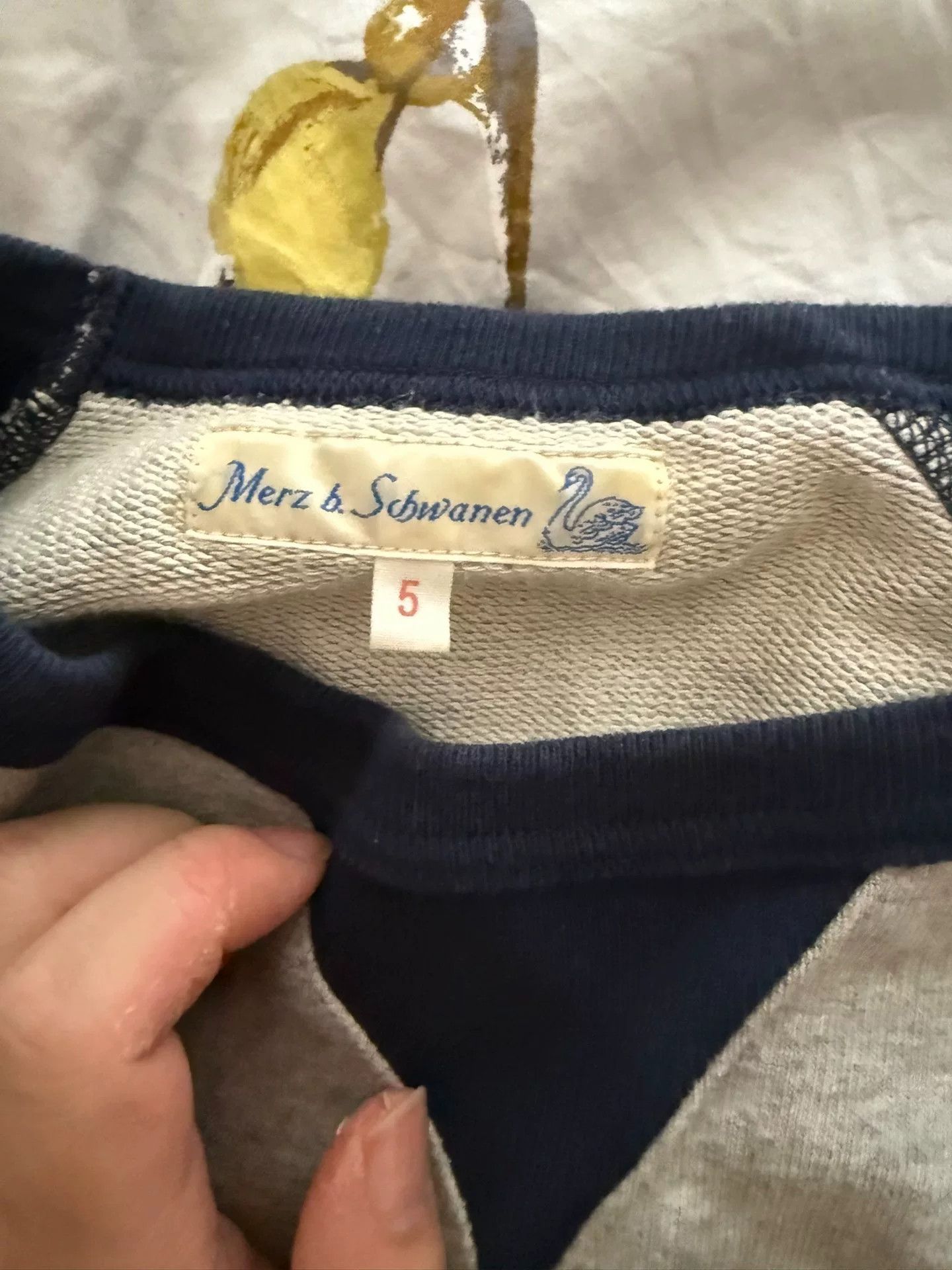Japanese Brand Vintage Sweatshirt with Navy Sleeves Size XL / US 12-14 / IT 48-50 - 1 Thumbnail