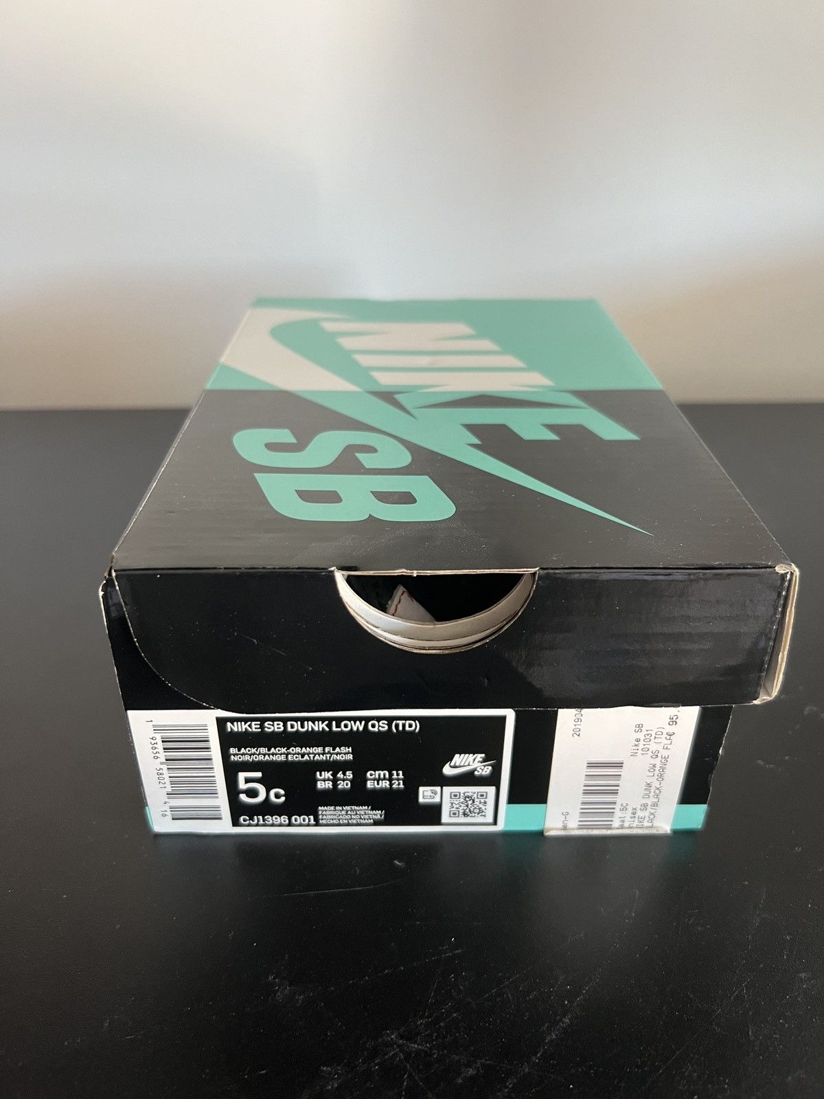 Nike NIKE SB DUNK LOW “RAYGUN” (TD) Size US 5 / EU 37 - 8 Thumbnail