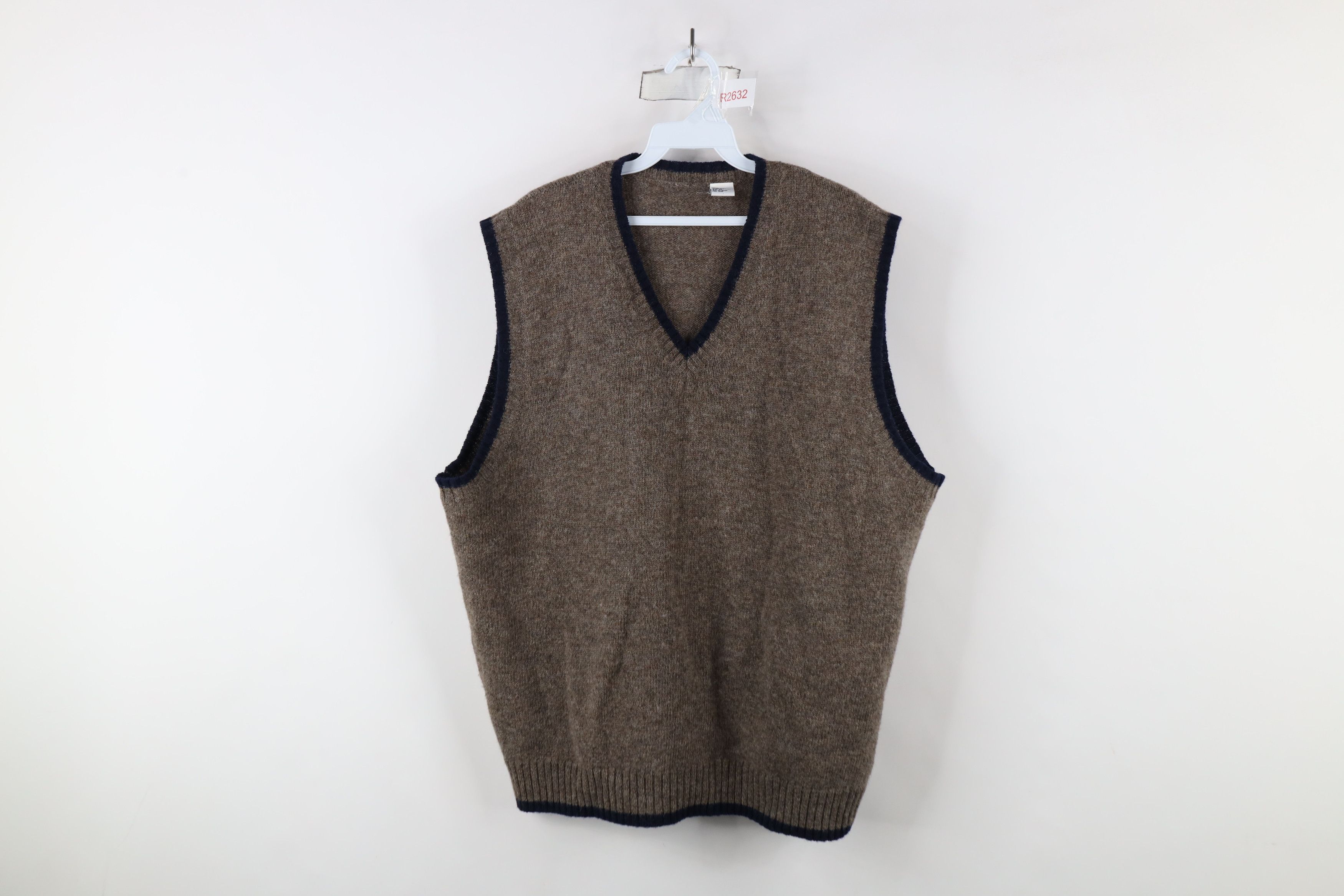 Vintage Vintage 90s Streetwear Wool Knit V-Neck Sweater Vest Brown Size US XL / EU 56 / 4 - 1 Thumbnail
