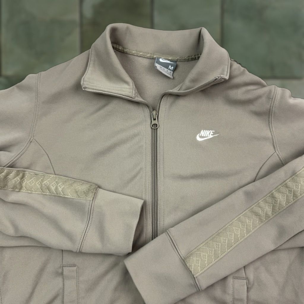 Nike Vintage Nike jacket Womens Medium Tan Full Zip Collared Y2K Silver Tan Athletic Size M / US 6-8 / IT 42-44 - 1 Thumbnail