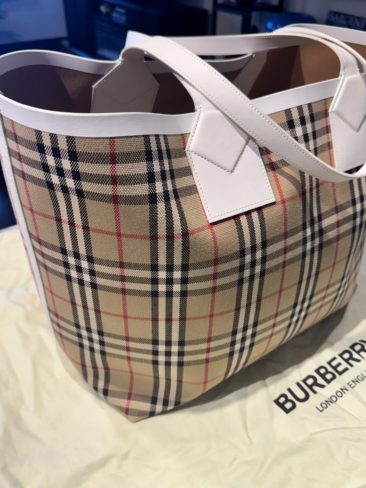 Burberry Authentic Burberry London Tote Size ONE SIZE - 2 Thumbnail